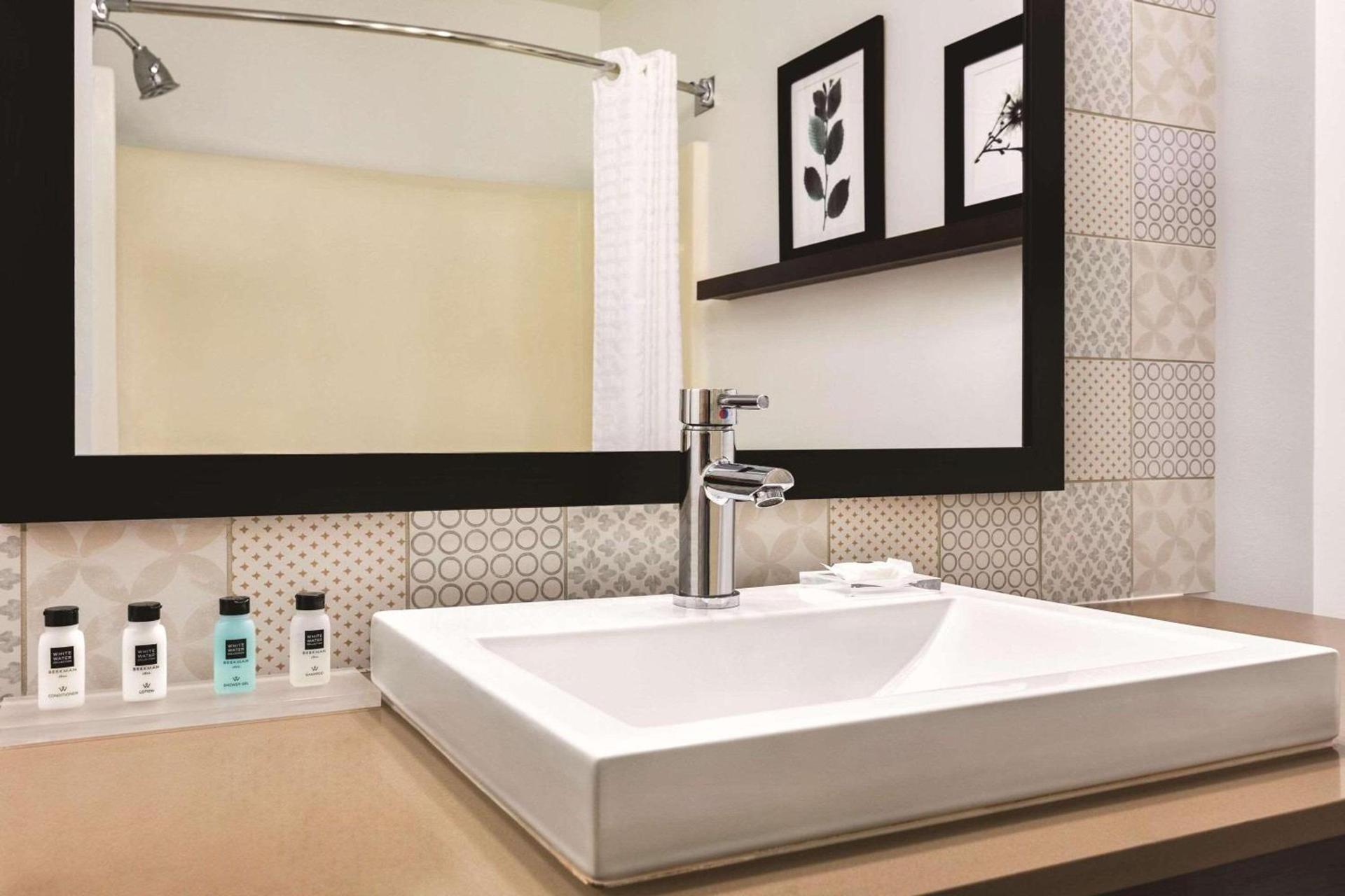 Country Inn & Suites by Radisson, Springfield, OH photo 16