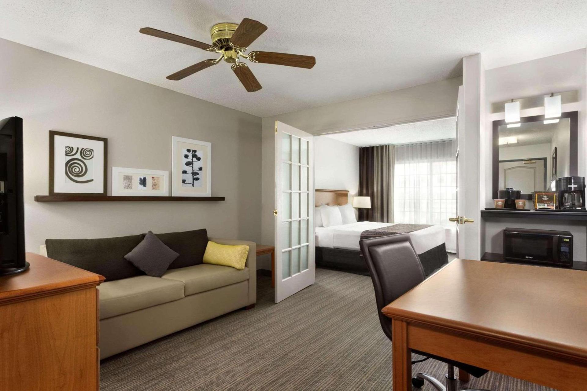 Country Inn & Suites by Radisson, Columbus Airport, OH photo 5