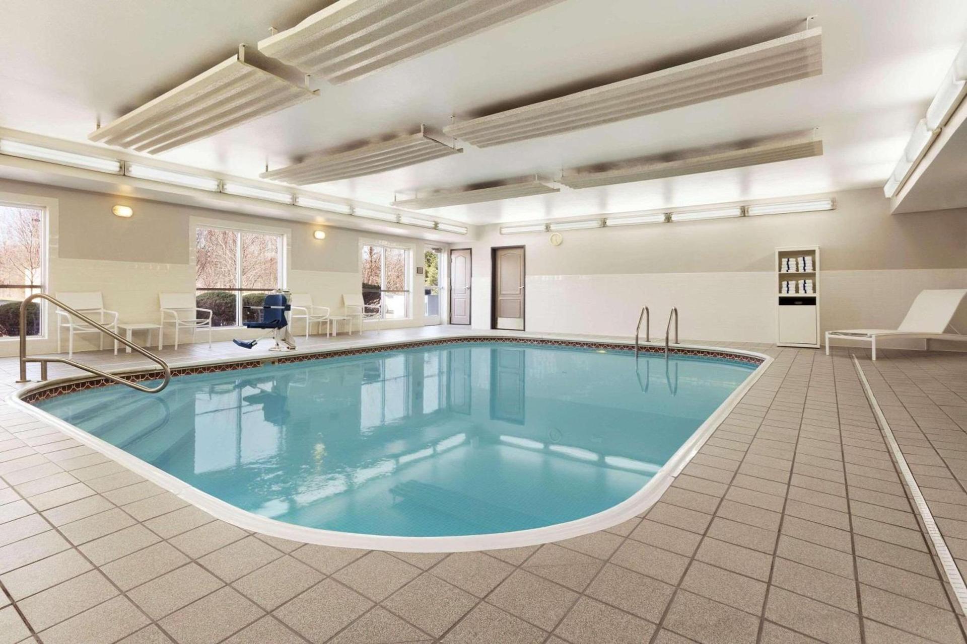 Country Inn & Suites by Radisson, Columbus Airport, OH photo 2