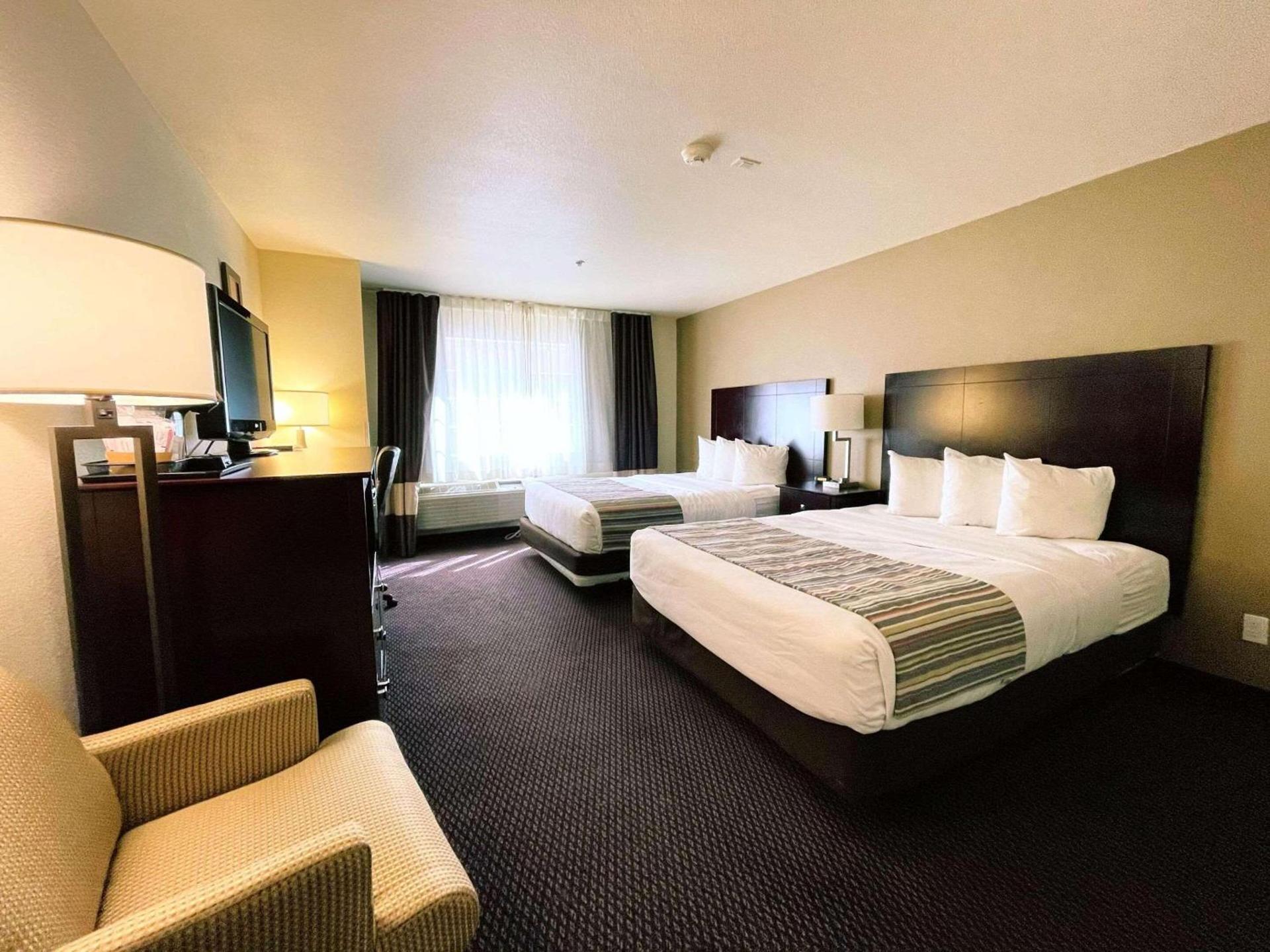 Country Inn & Suites by Radisson, Bend, OR photo 3