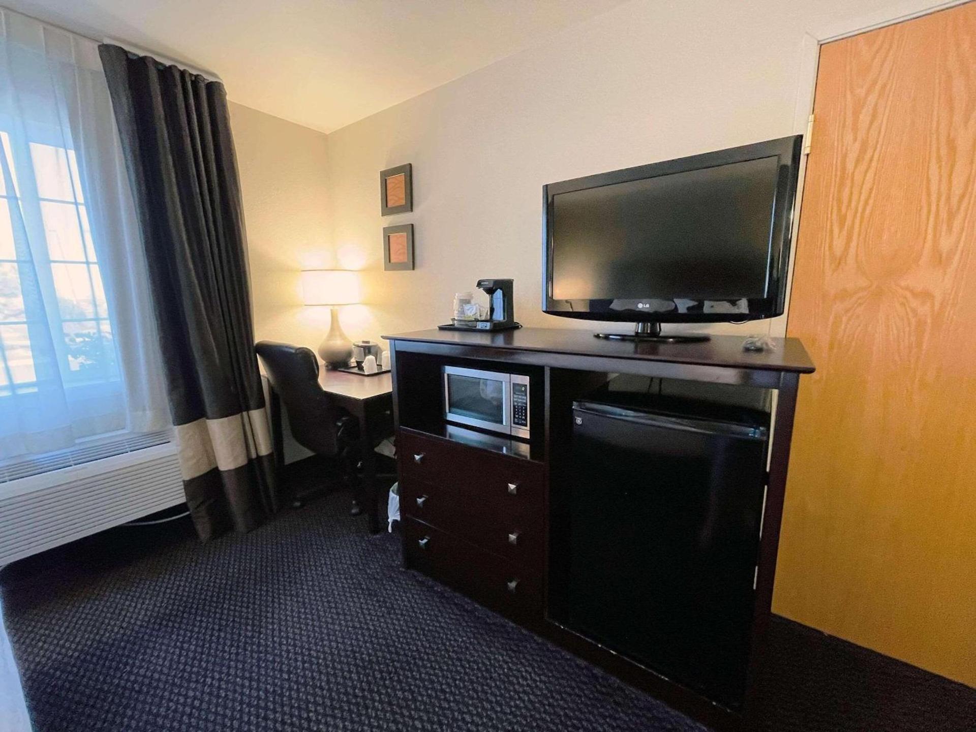 Country Inn & Suites by Radisson, Bend, OR photo 5