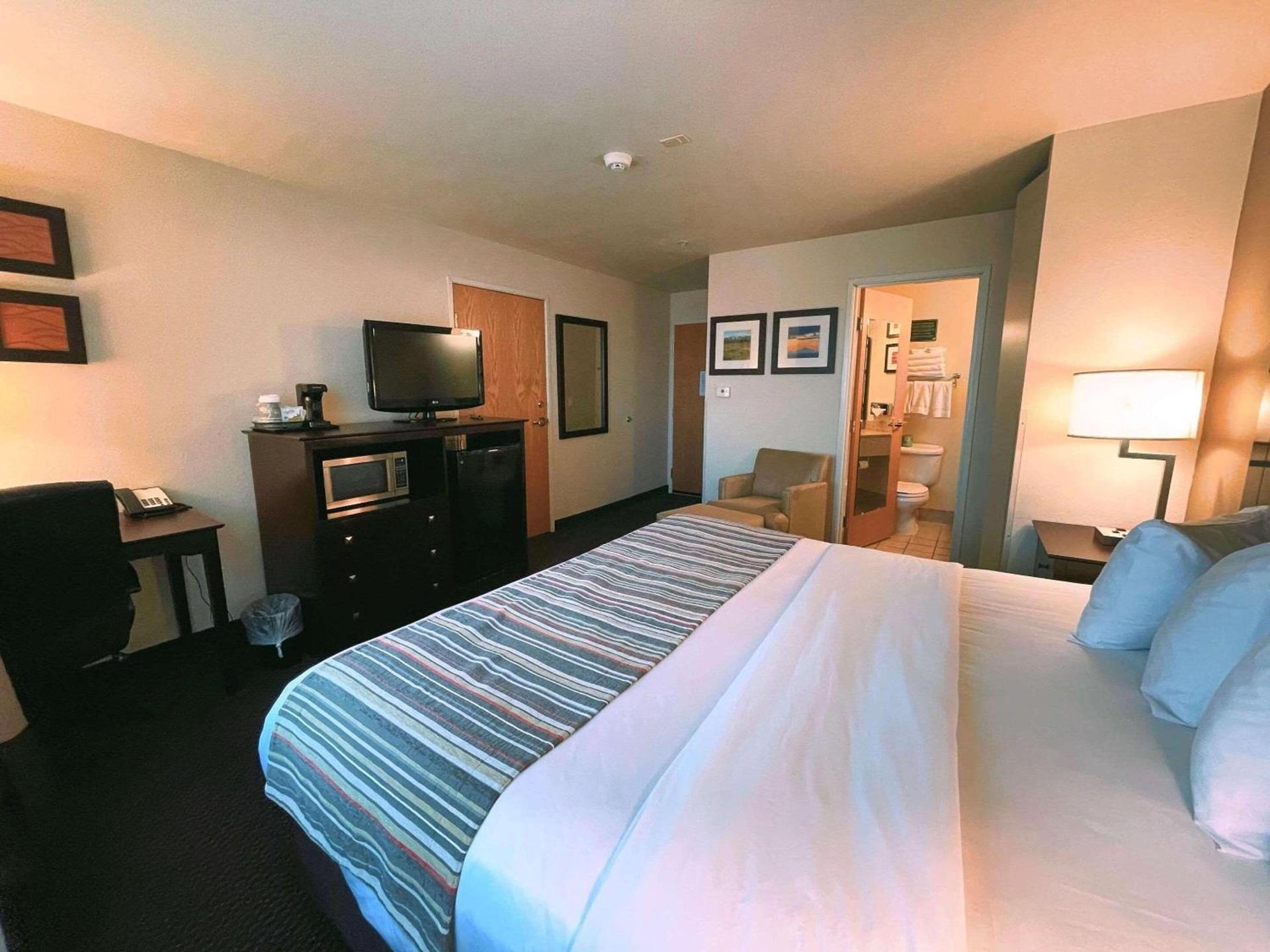 Country Inn & Suites by Radisson, Bend, OR photo 4