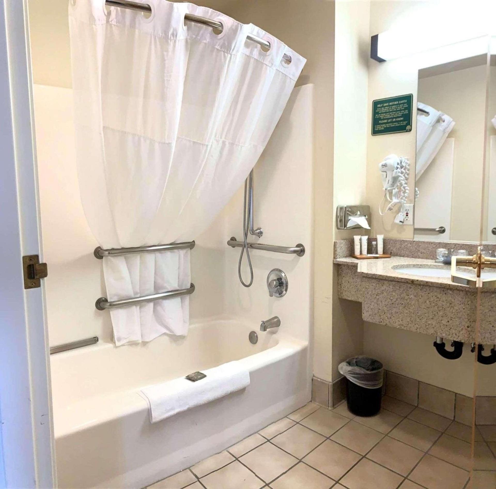 Country Inn & Suites by Radisson, Bend, OR photo 8