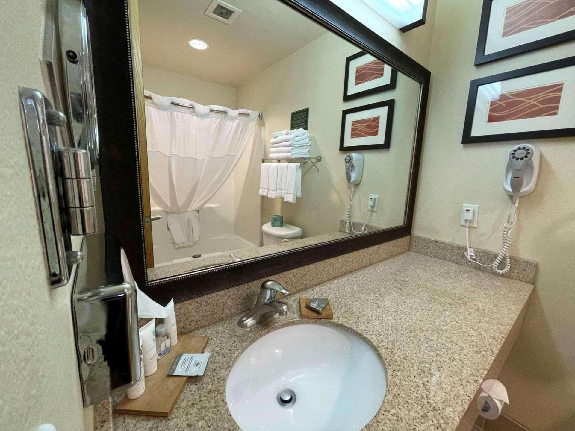 Country Inn & Suites by Radisson, Bend, OR photo 9