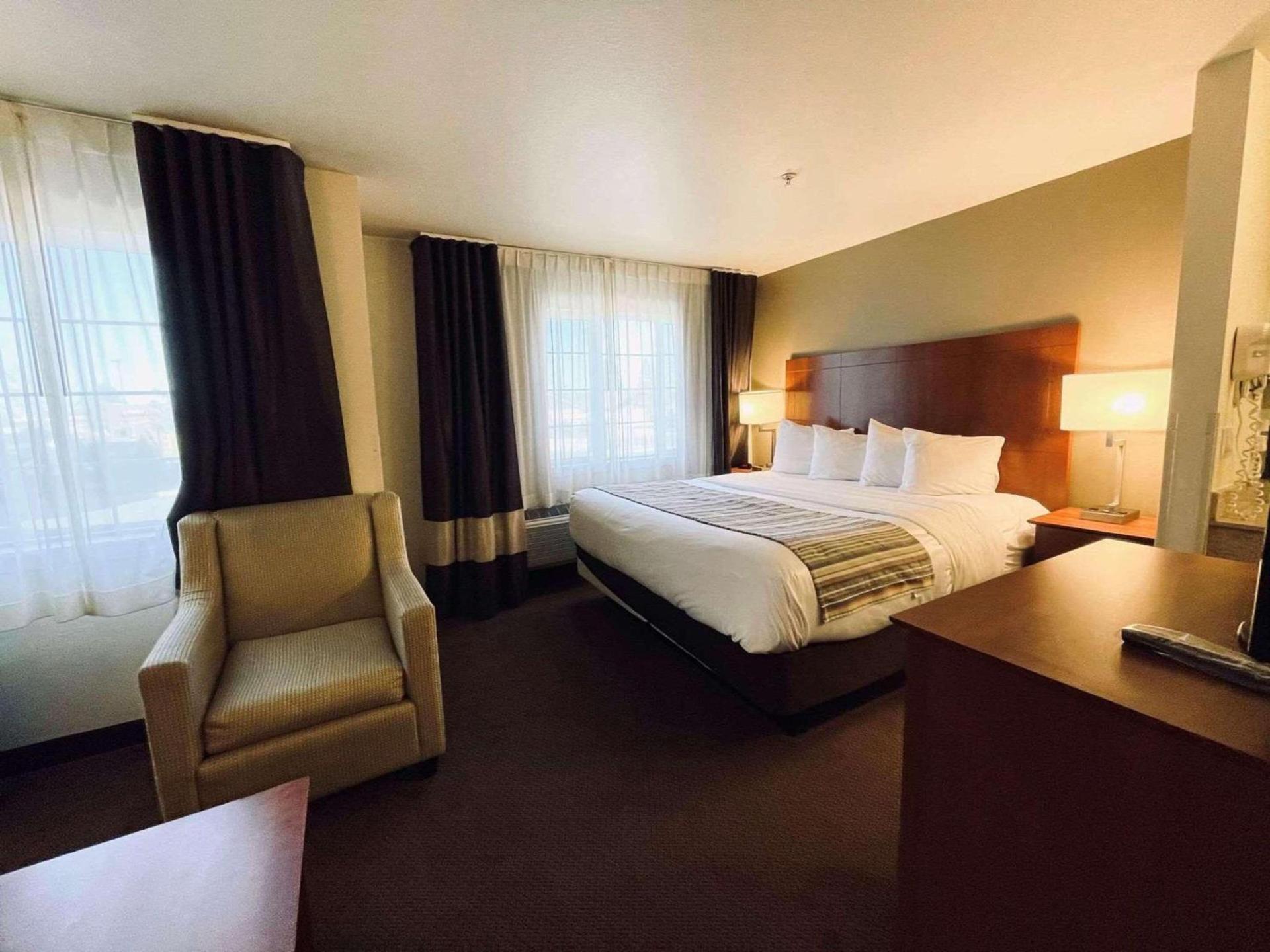 Country Inn & Suites by Radisson, Bend, OR photo 10