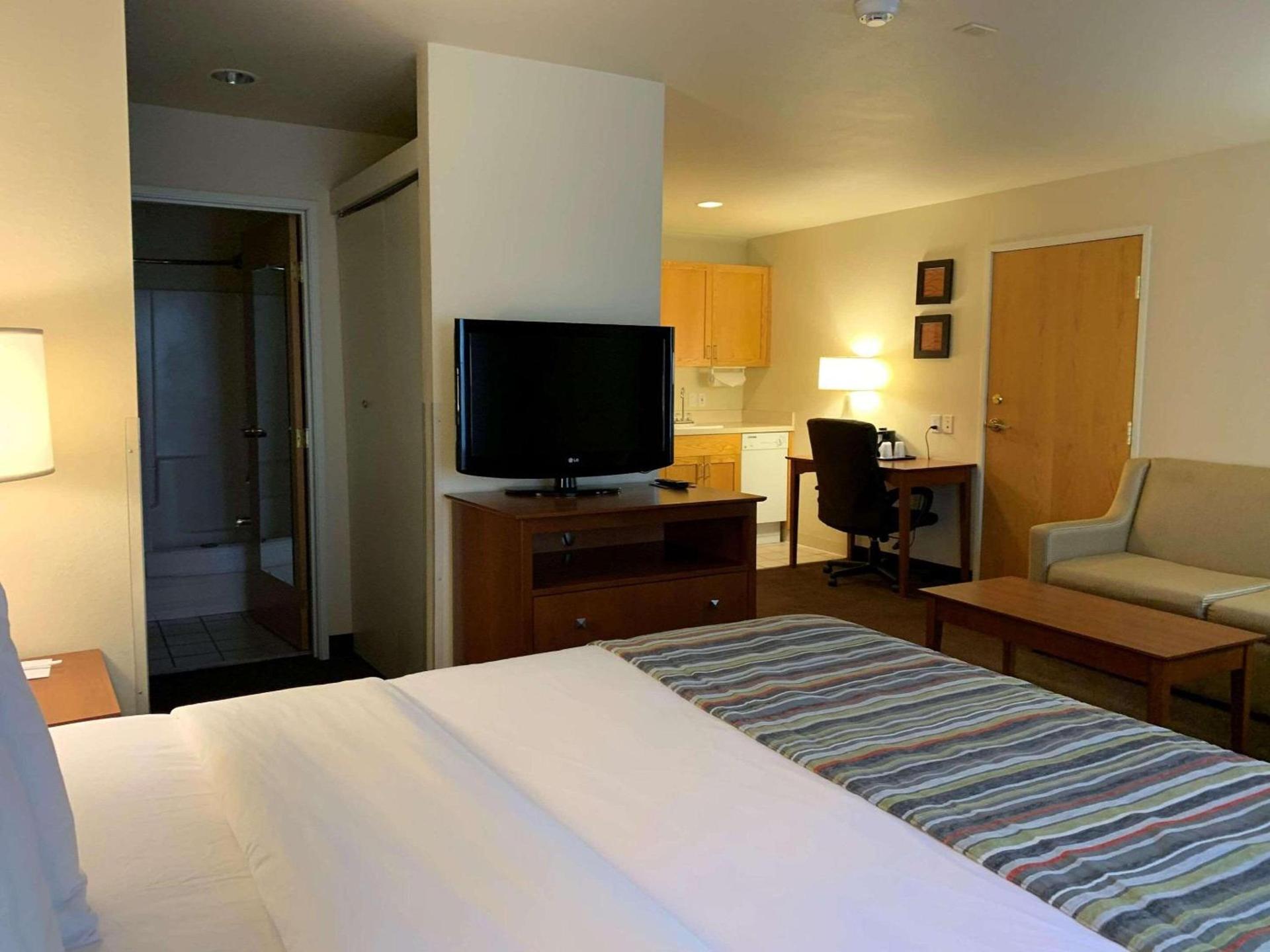 Country Inn & Suites by Radisson, Bend, OR photo 12