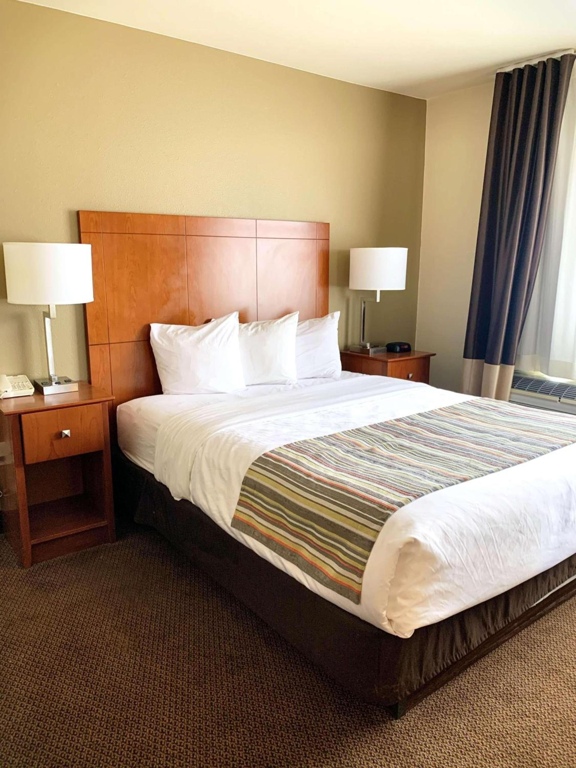 Country Inn & Suites by Radisson, Bend, OR photo 11