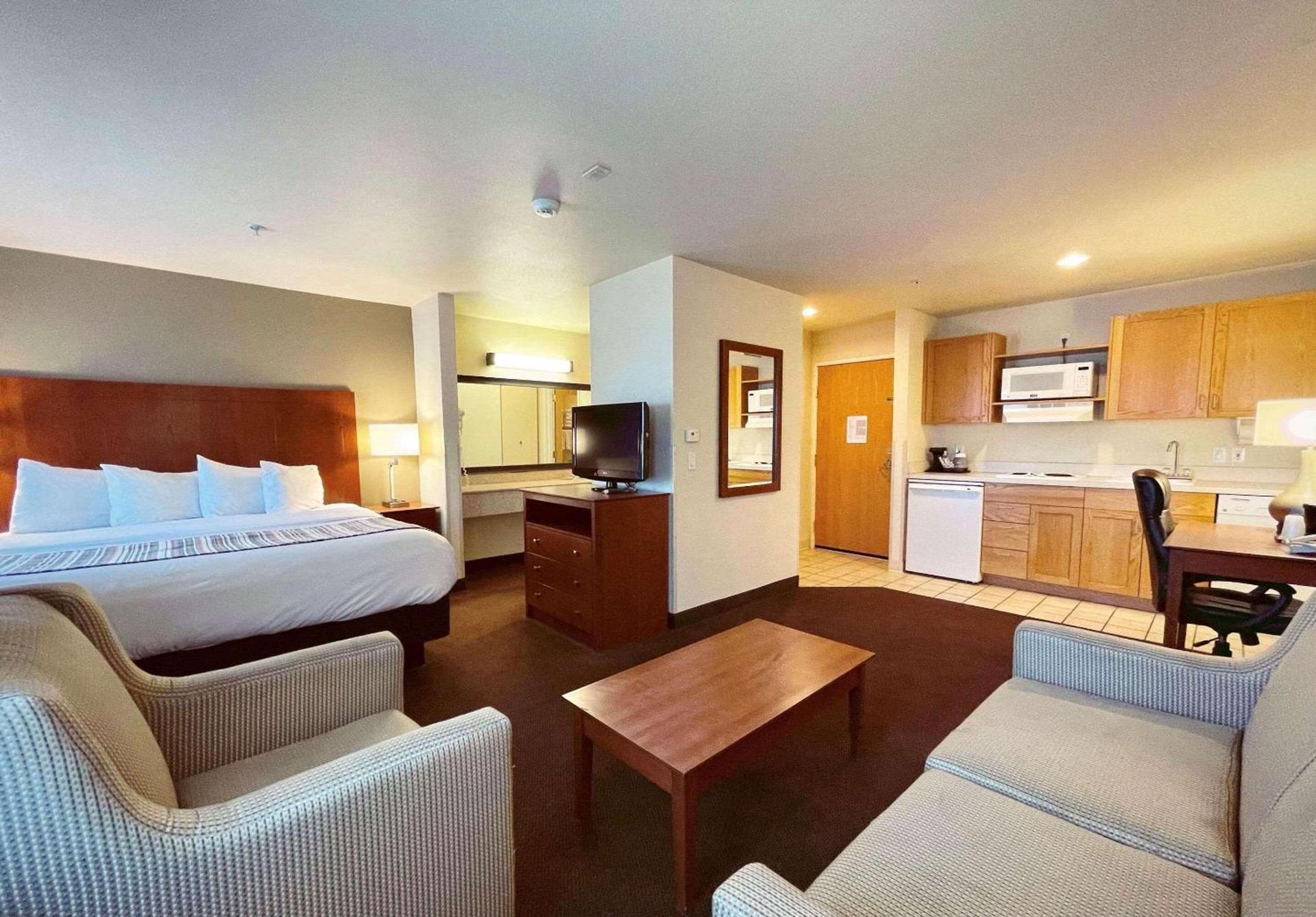Country Inn & Suites by Radisson, Bend, OR photo 13