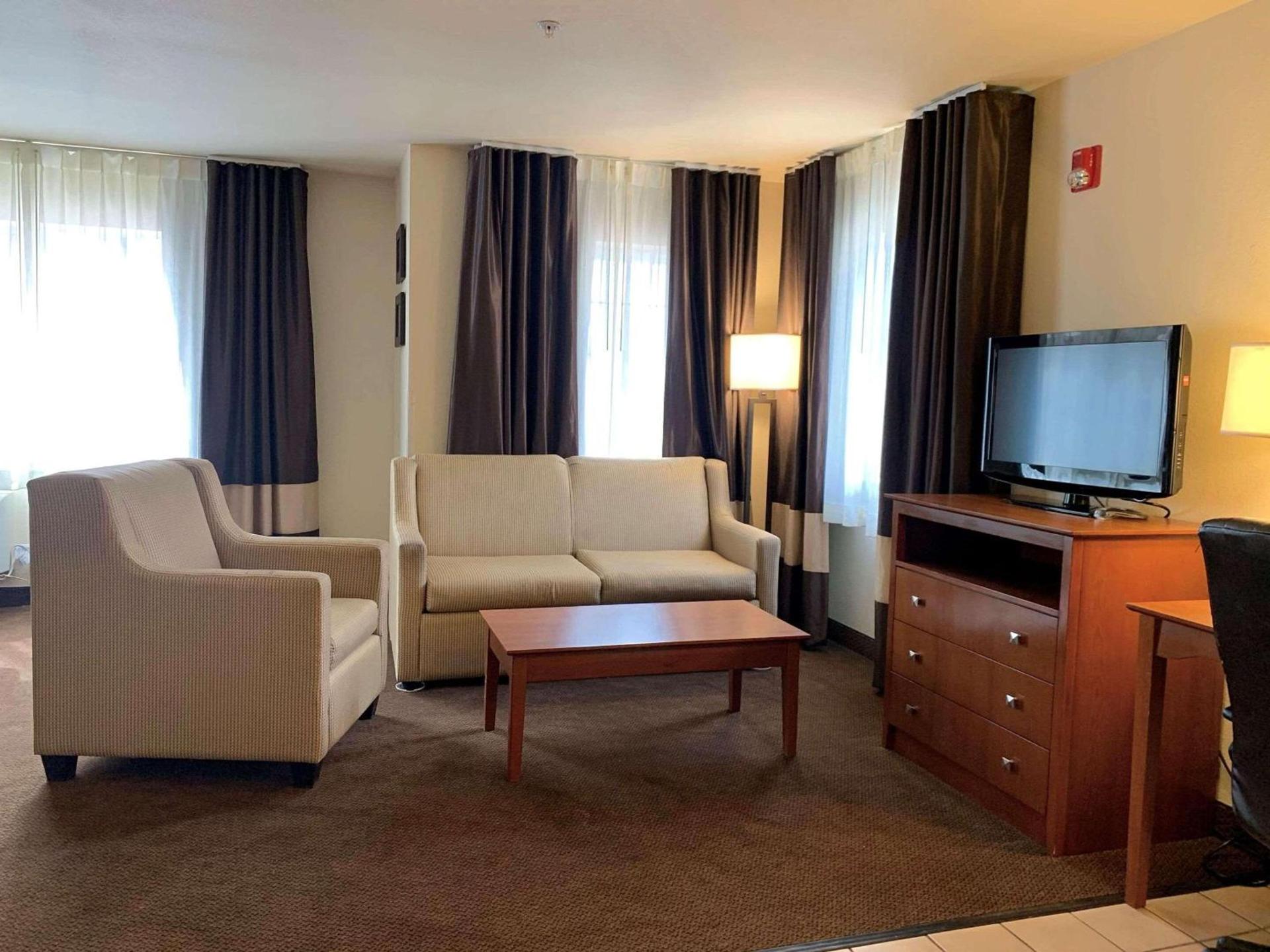 Country Inn & Suites by Radisson, Bend, OR photo 14