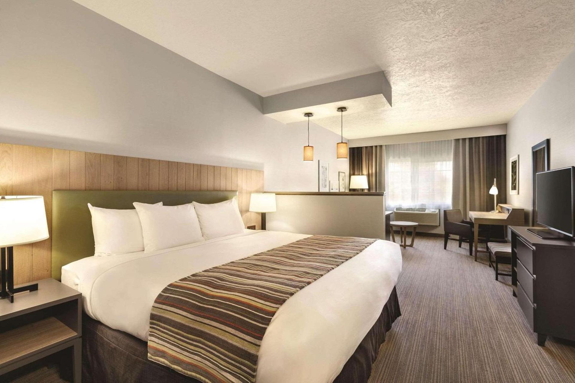 Country Inn & Suites by Radisson, Prineville, OR photo 11