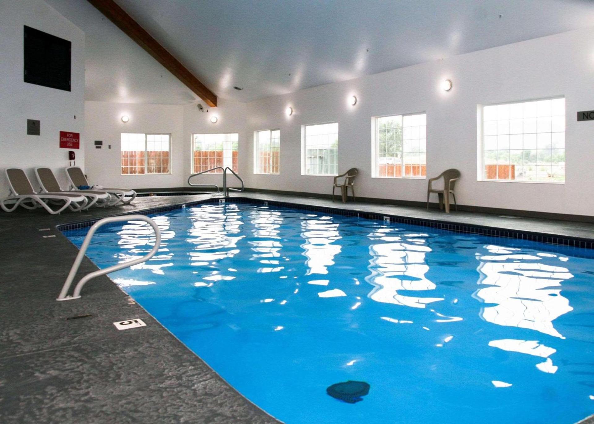 Country Inn & Suites by Radisson, Prineville, OR photo 14