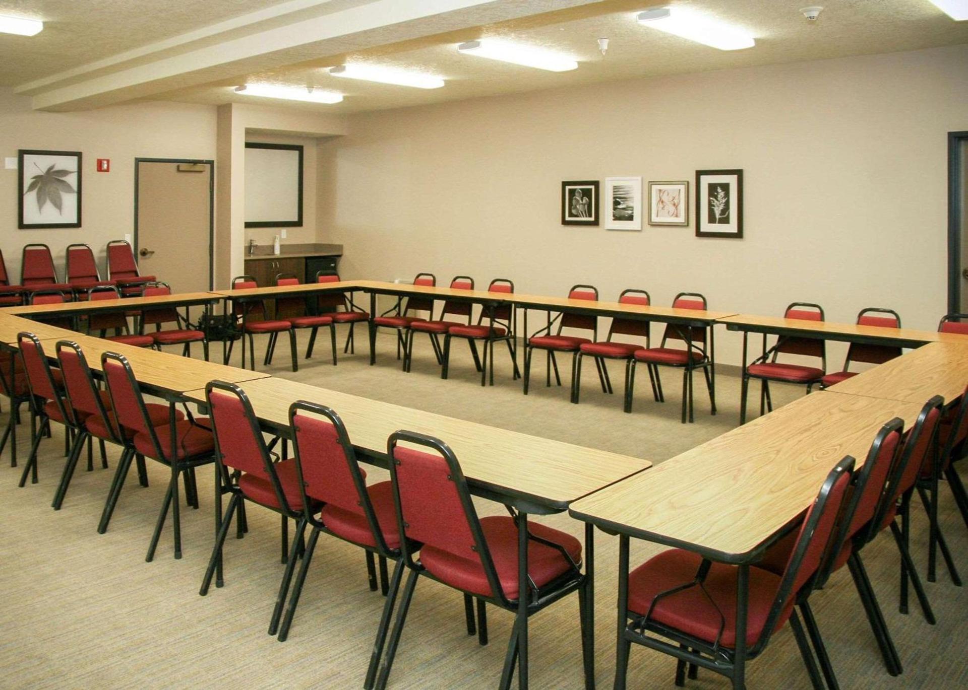 Country Inn & Suites by Radisson, Prineville, OR photo 20