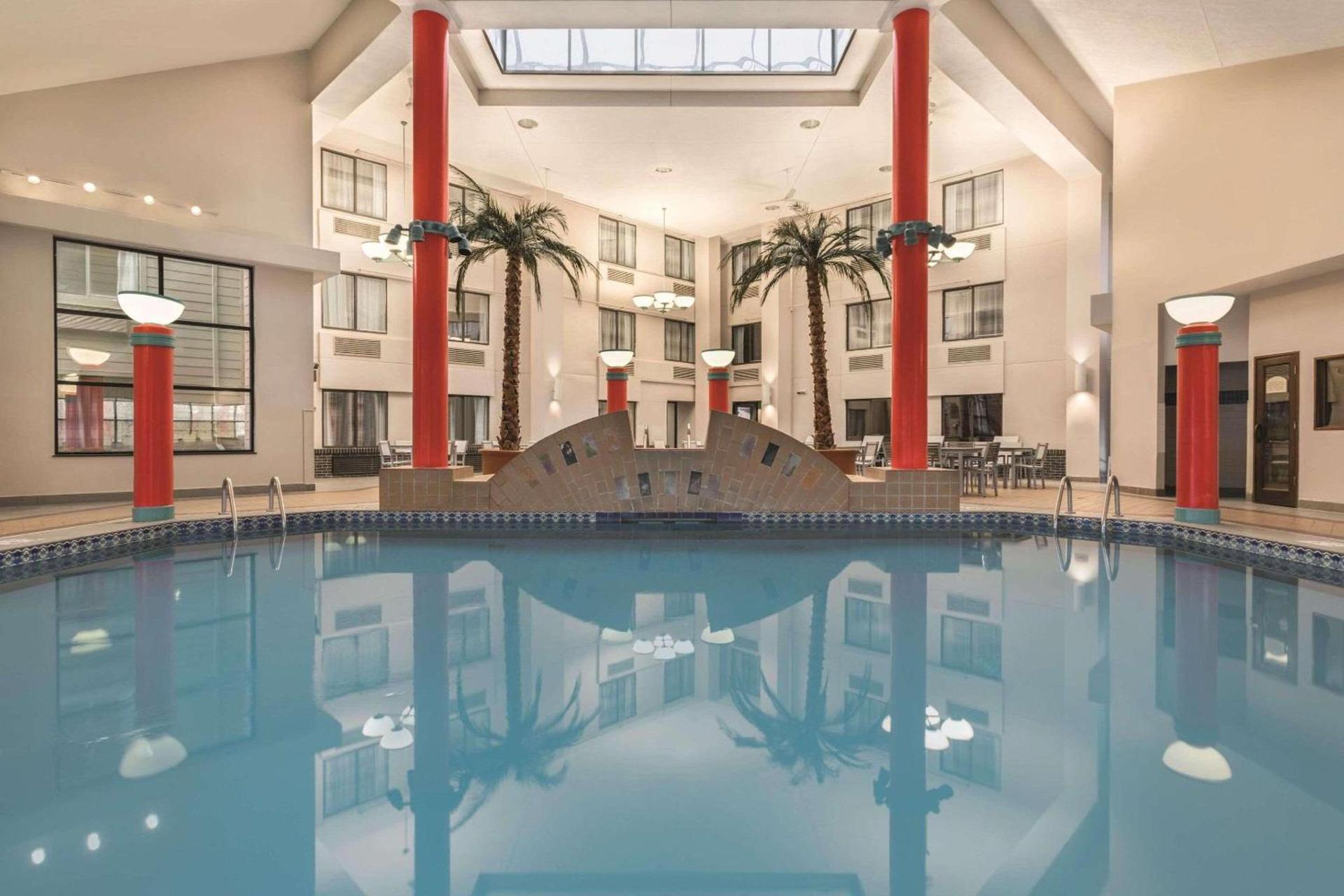 Country Inn & Suites by Radisson, Erie, PA photo 16