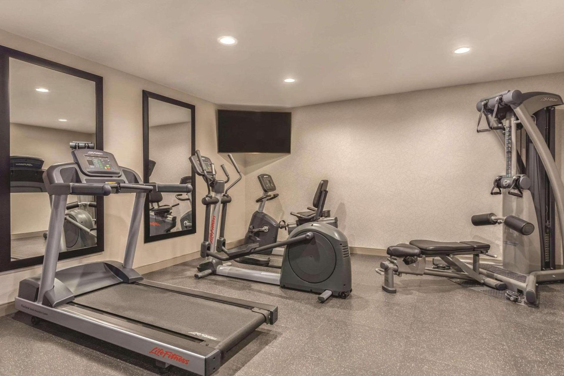 Country Inn & Suites by Radisson, Erie, PA photo 17