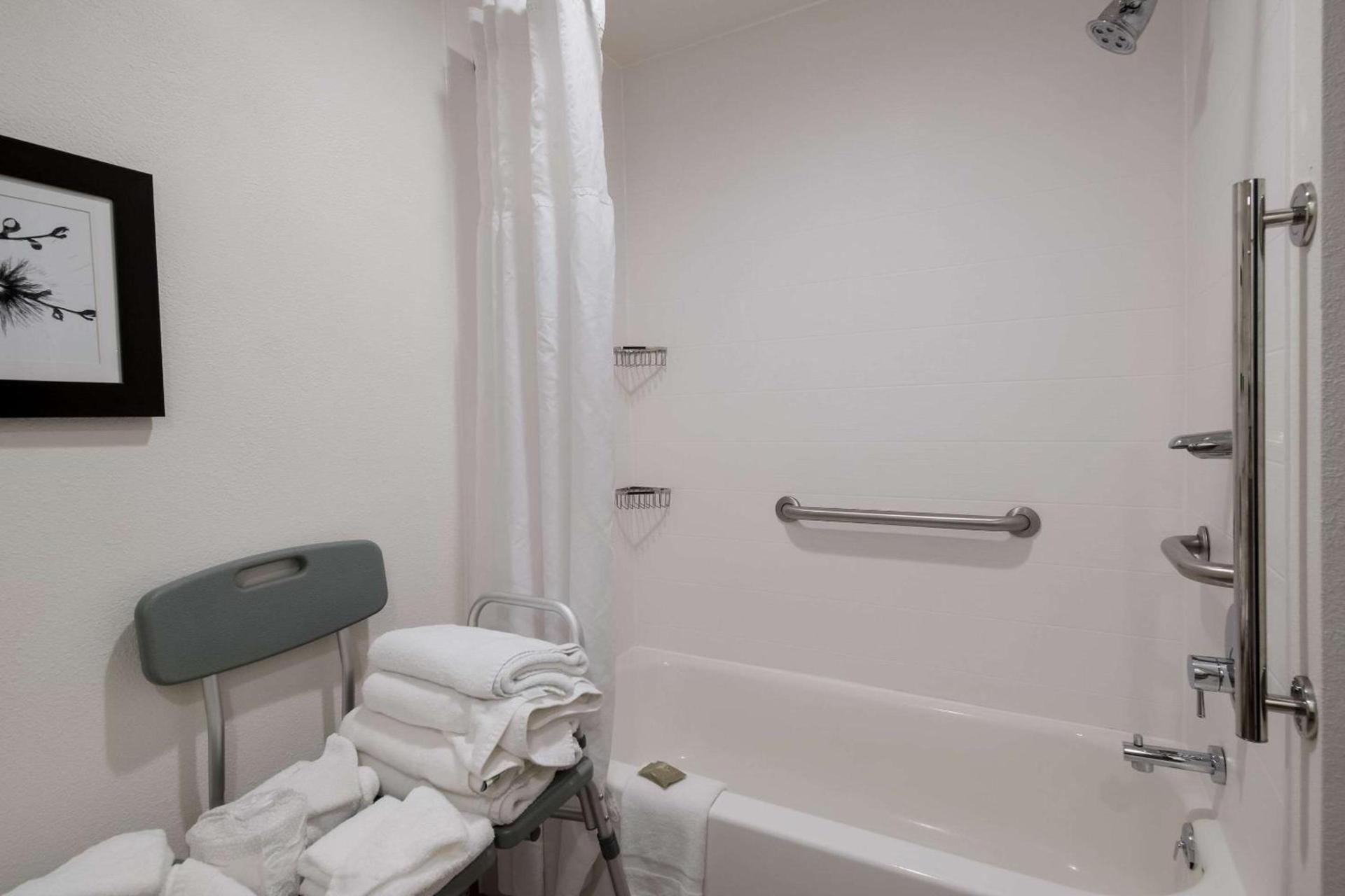 Country Inn & Suites by Radisson, Harrisburg Northeast - Hershey photo 11