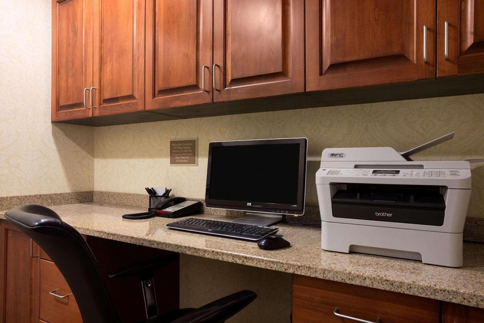 Spark by Hilton Washington Meadowlands Blvd photo 10