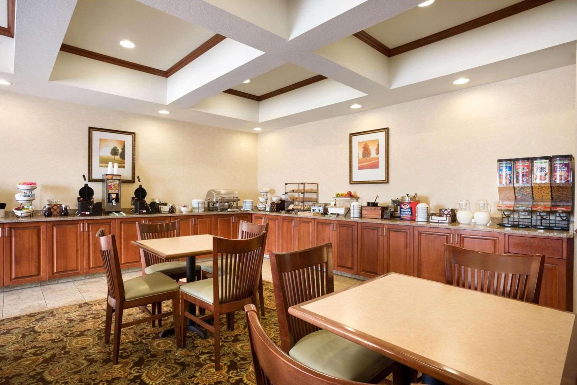 Spark by Hilton Washington Meadowlands Blvd photo 12