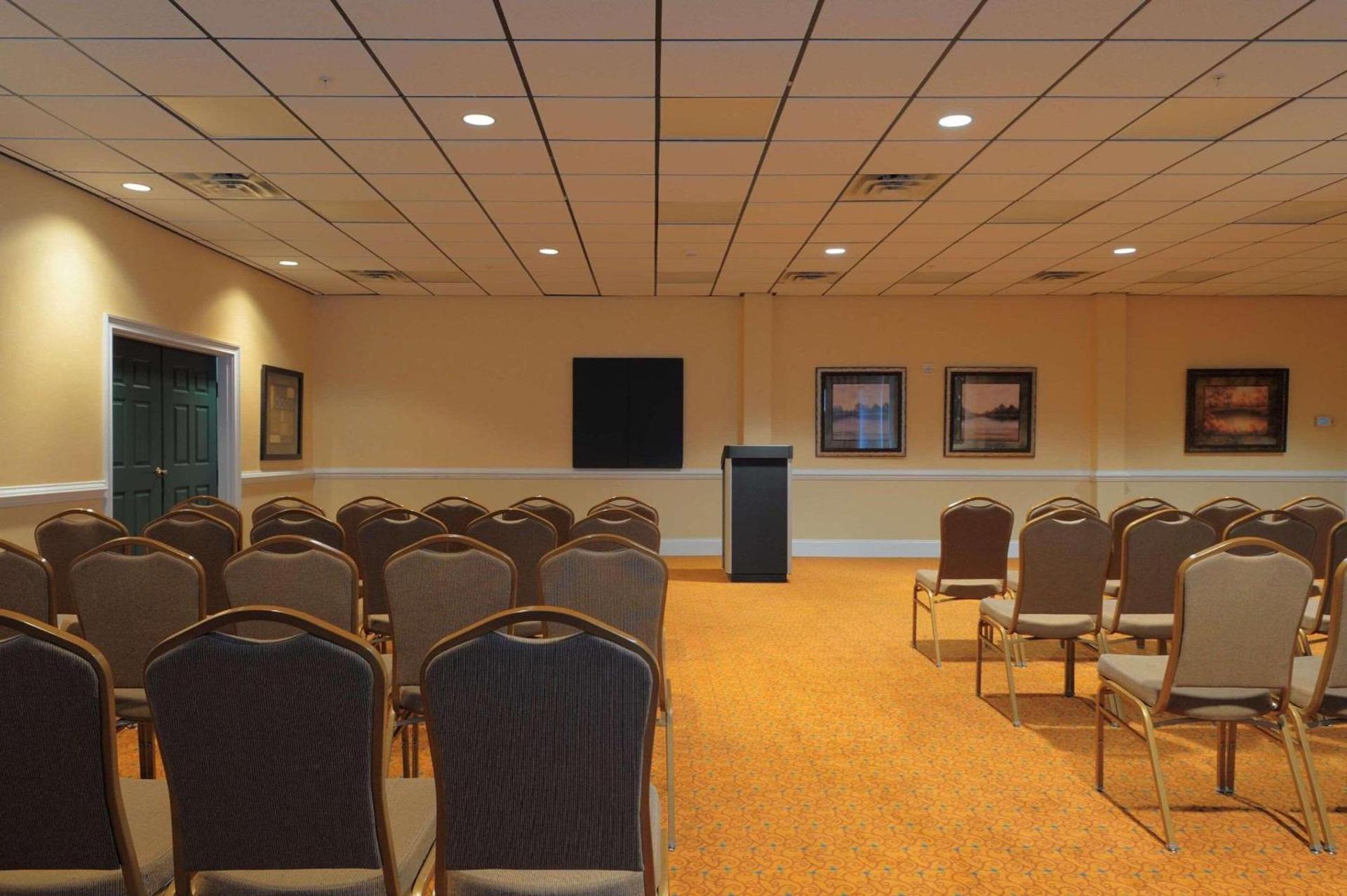 Spark by Hilton Orangeburg photo 35