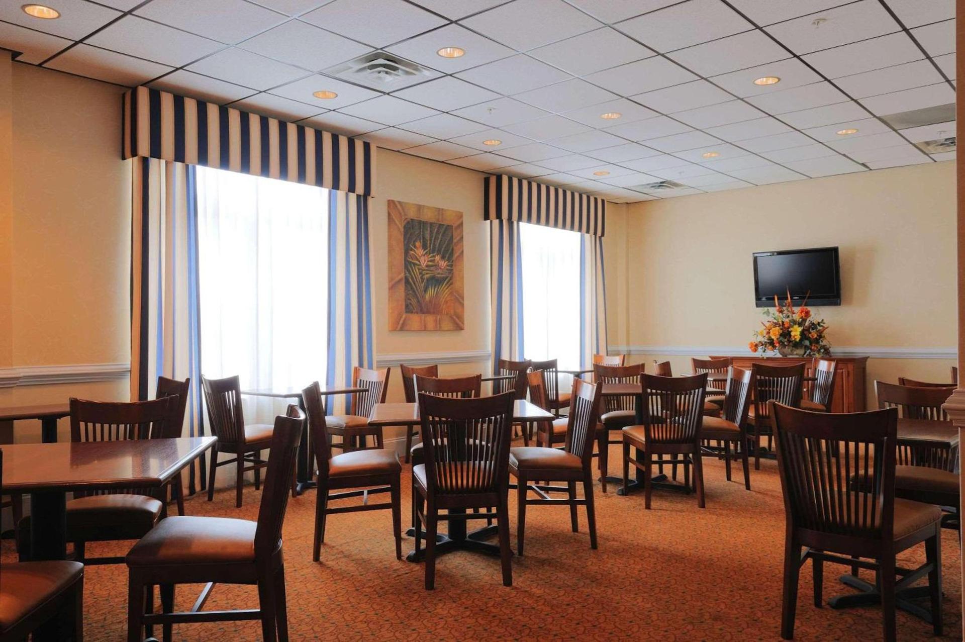 Spark by Hilton Orangeburg photo 27