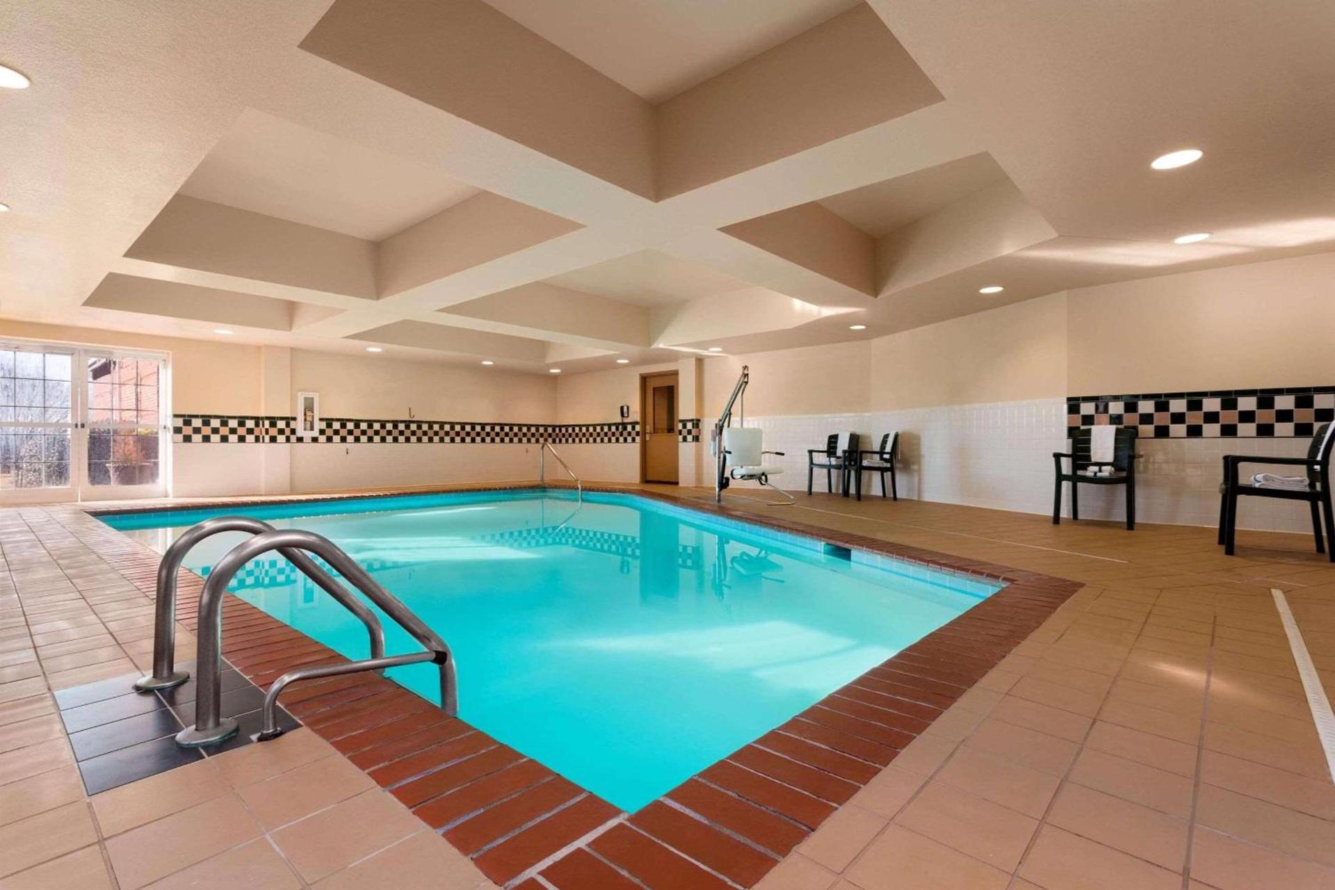 Country Inn & Suites by Radisson, Anderson, SC photo 12