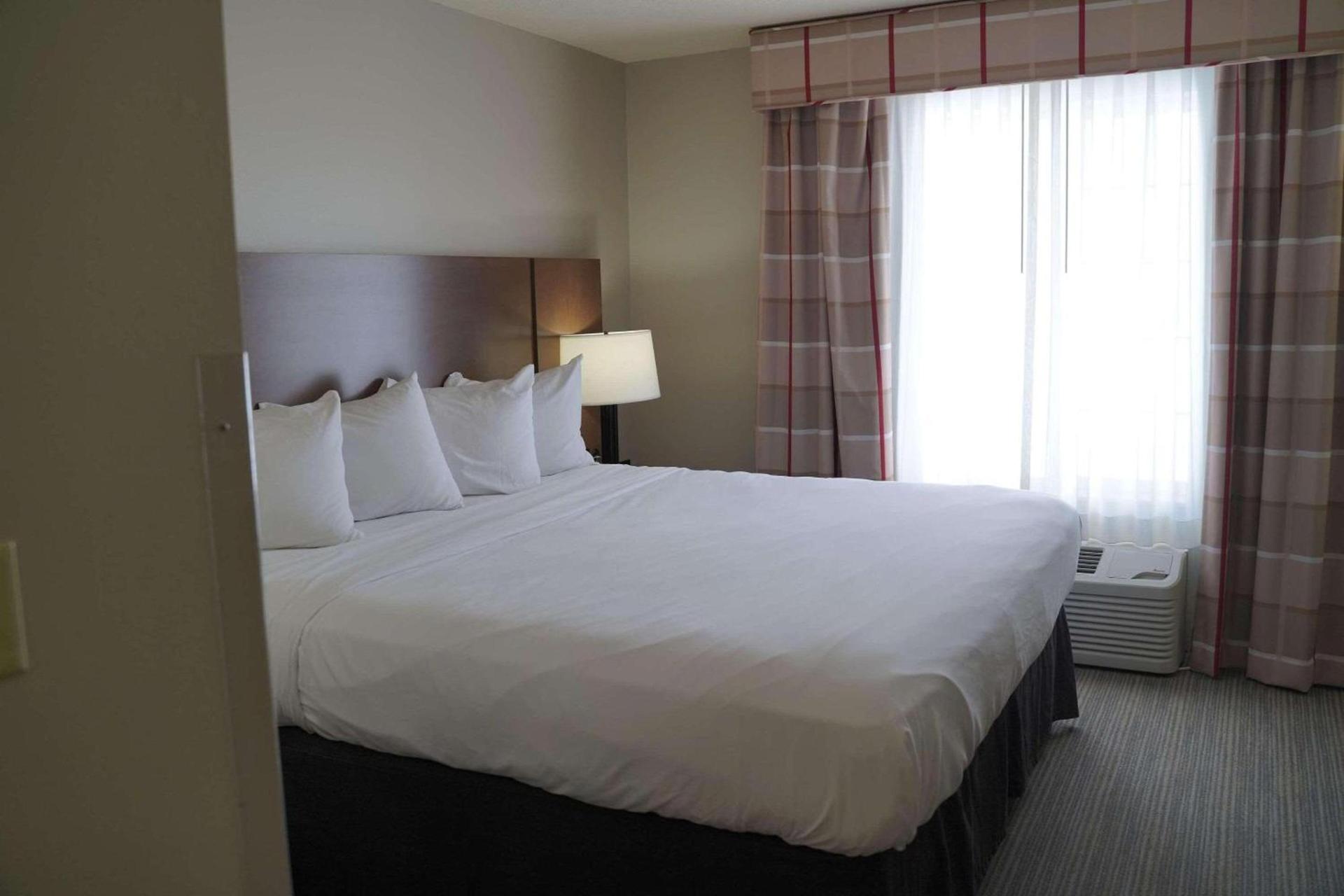 Country Inn & Suites by Radisson, Watertown, SD photo 4