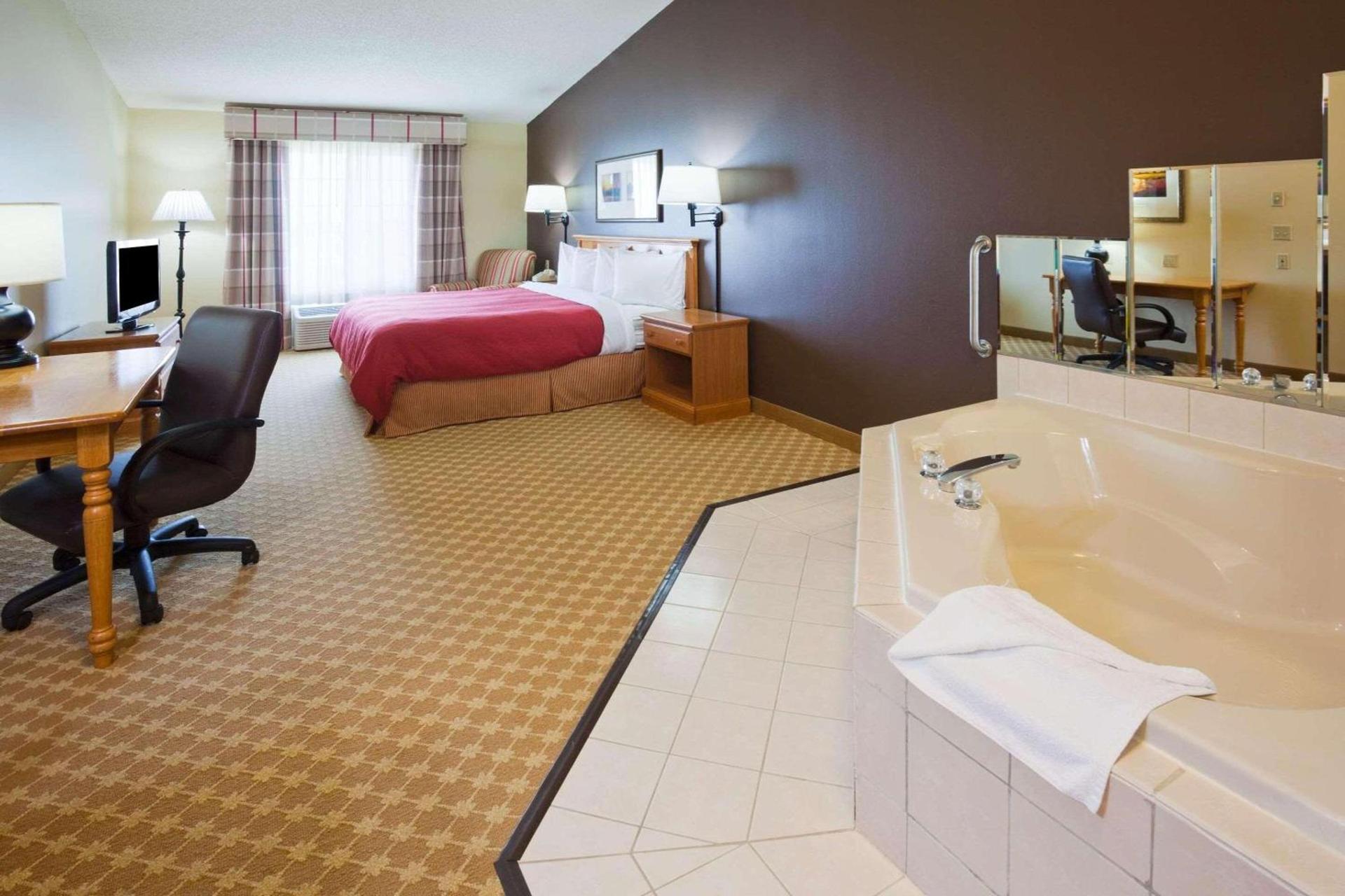 Country Inn & Suites by Radisson, Watertown, SD photo 6