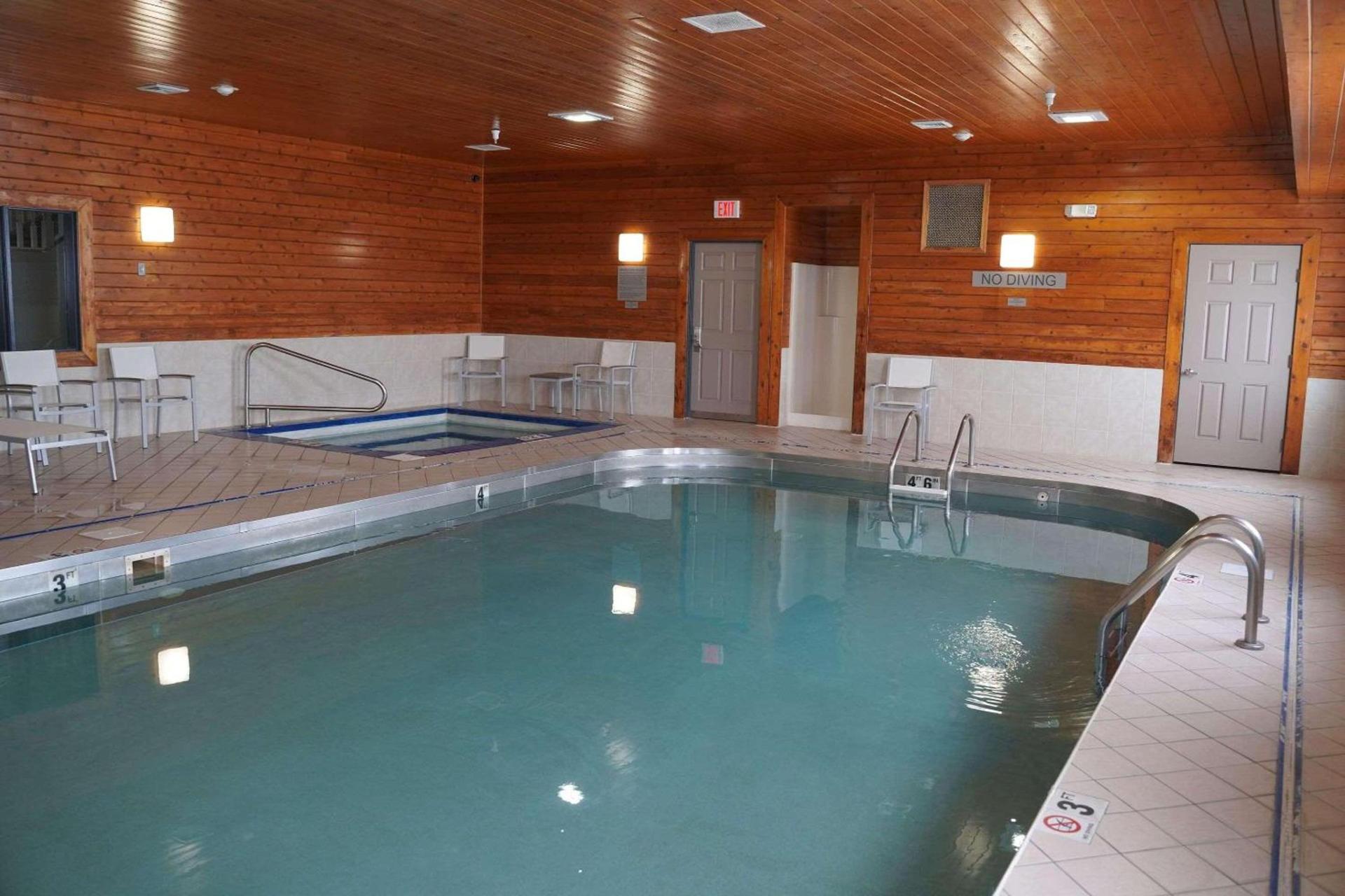Country Inn & Suites by Radisson, Watertown, SD photo 8