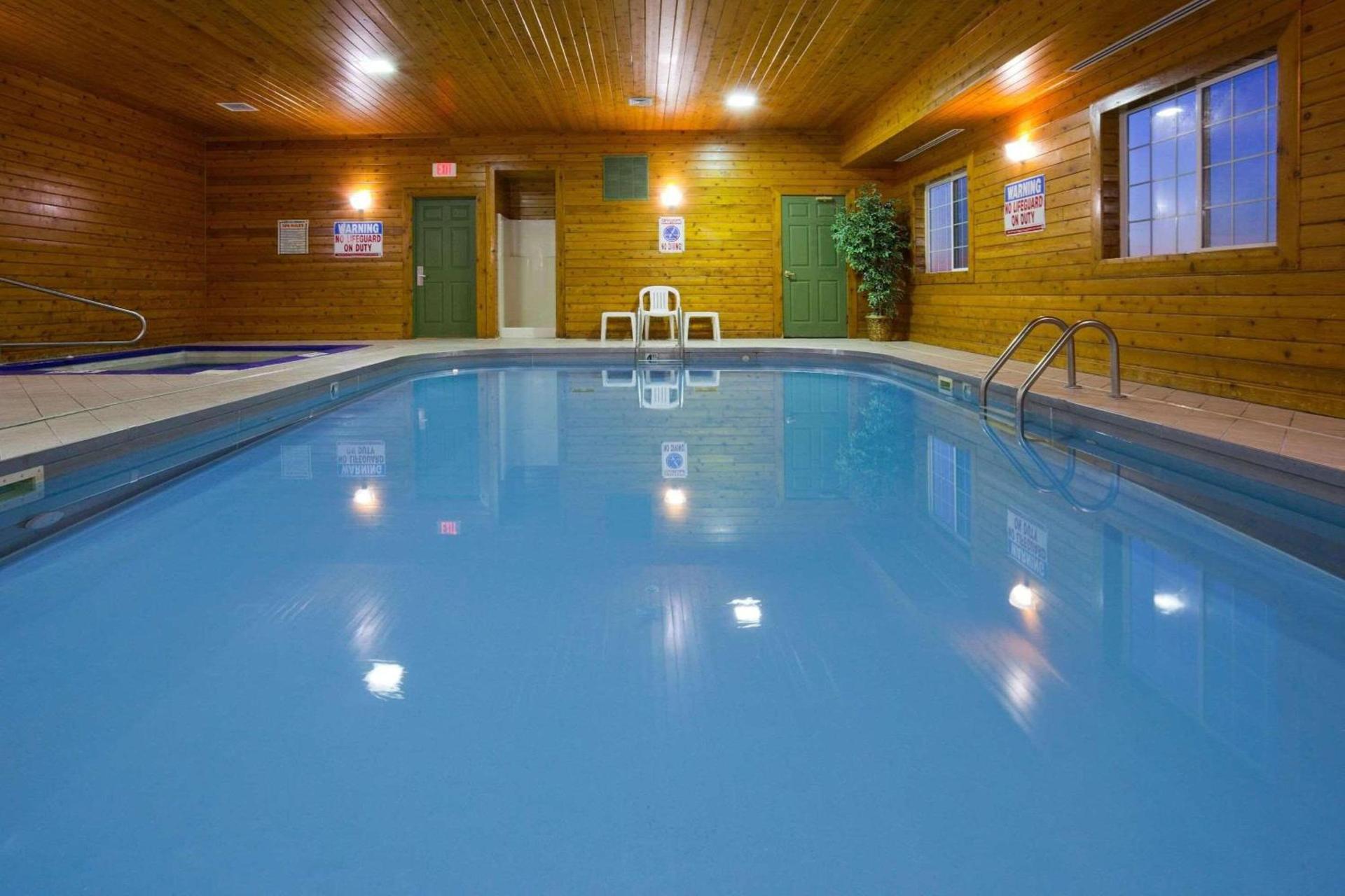 Country Inn & Suites by Radisson, Watertown, SD photo 9