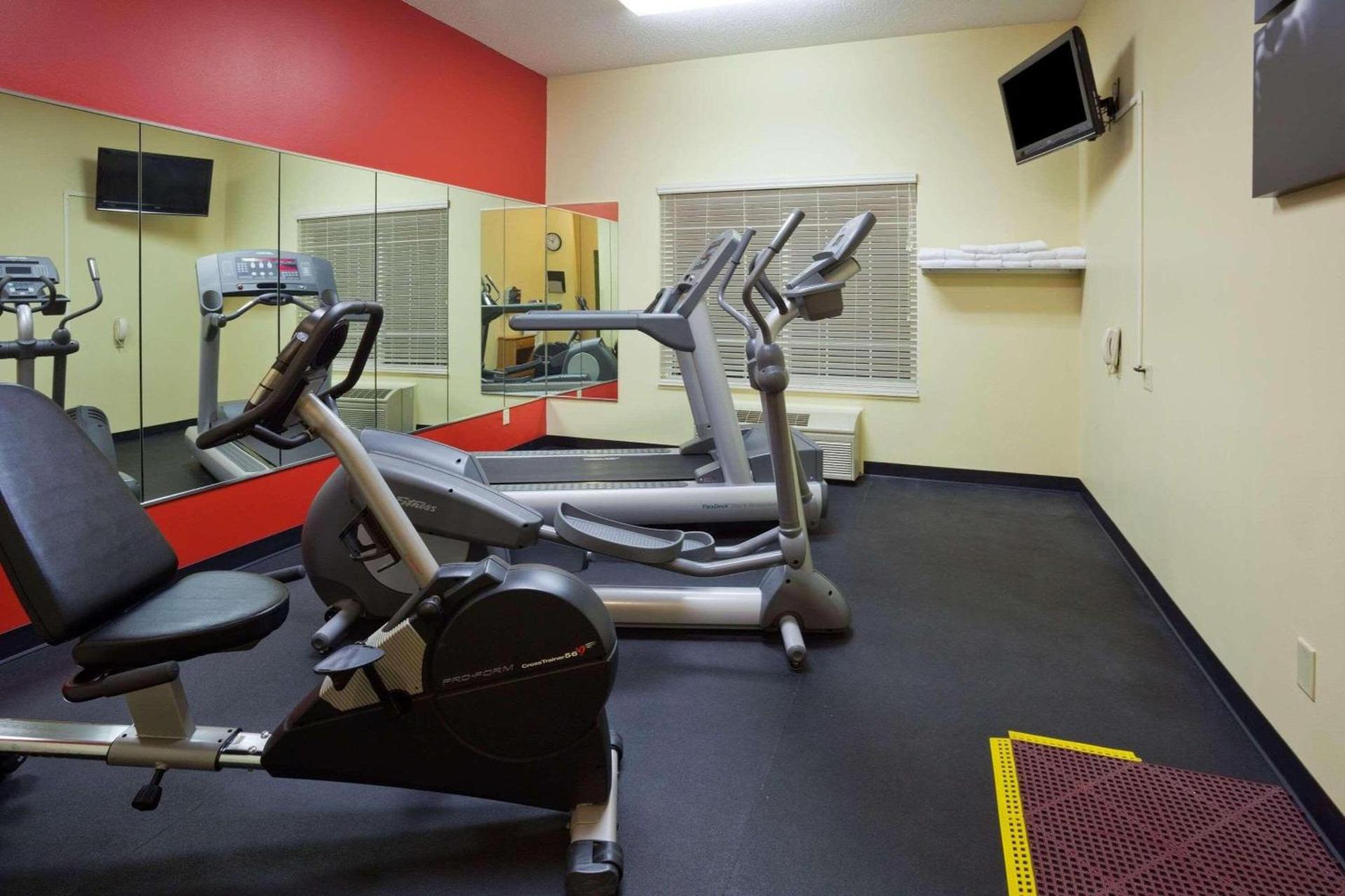 Country Inn & Suites by Radisson, Watertown, SD photo 10