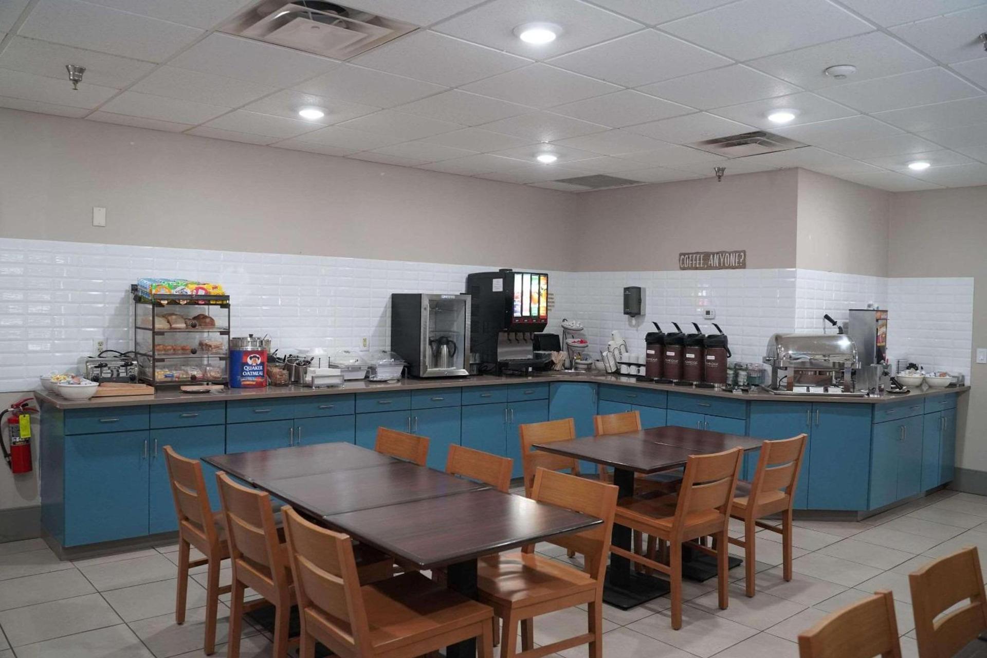 Country Inn & Suites by Radisson, Watertown, SD photo 15