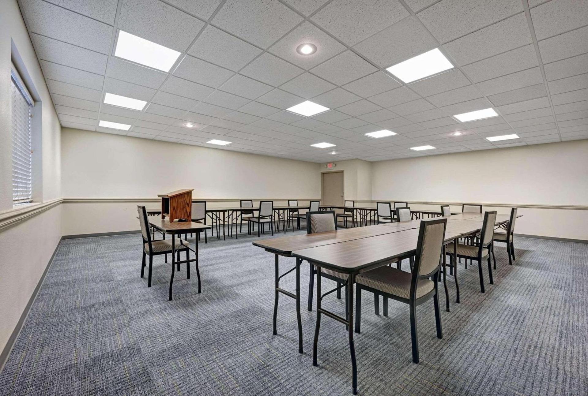 Country Inn & Suites by Radisson, Pierre, SD photo 13