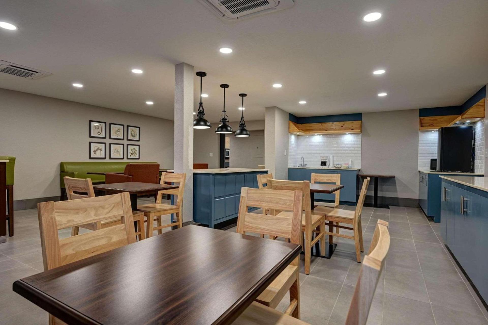 Country Inn & Suites by Radisson, Pierre, SD photo 14