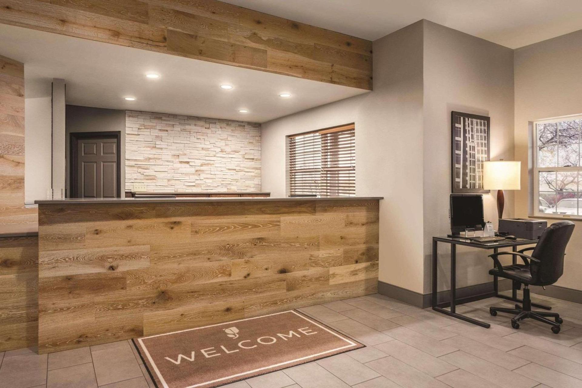 Country Inn & Suites by Radisson, Dakota Dunes, SD photo 4