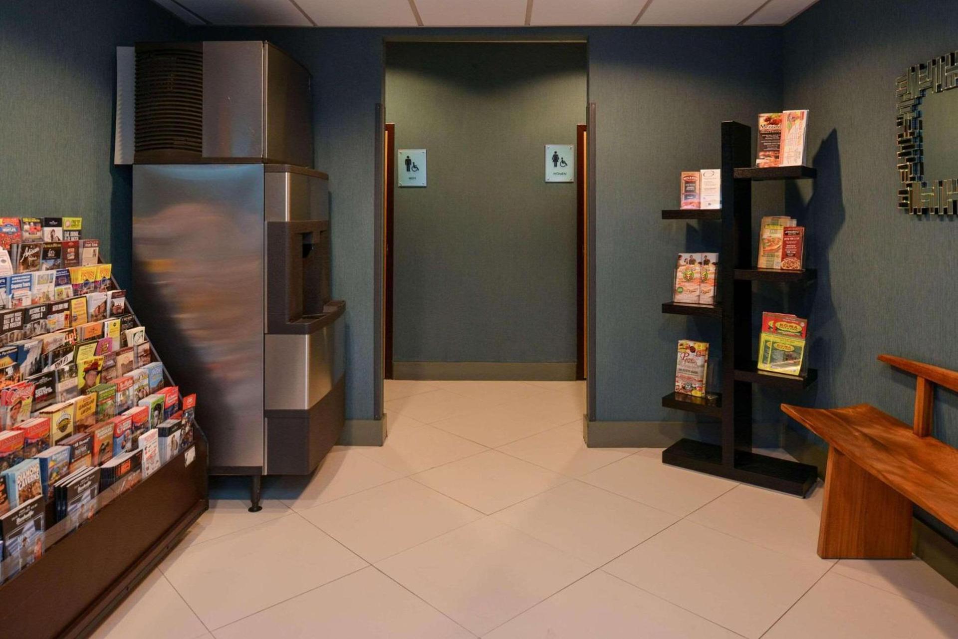 Country Inn & Suites by Radisson Nashville Airport TN photo 2