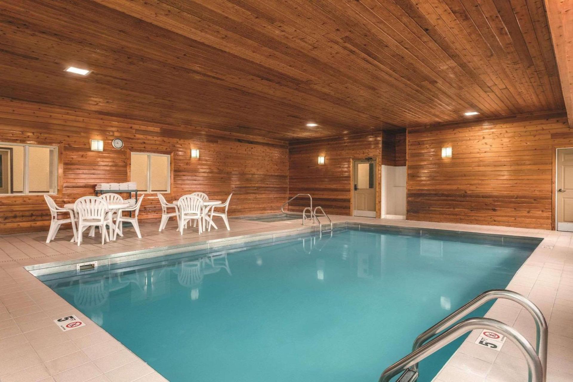 Country Inn & Suites by Radisson, Dakota Dunes, SD photo 13