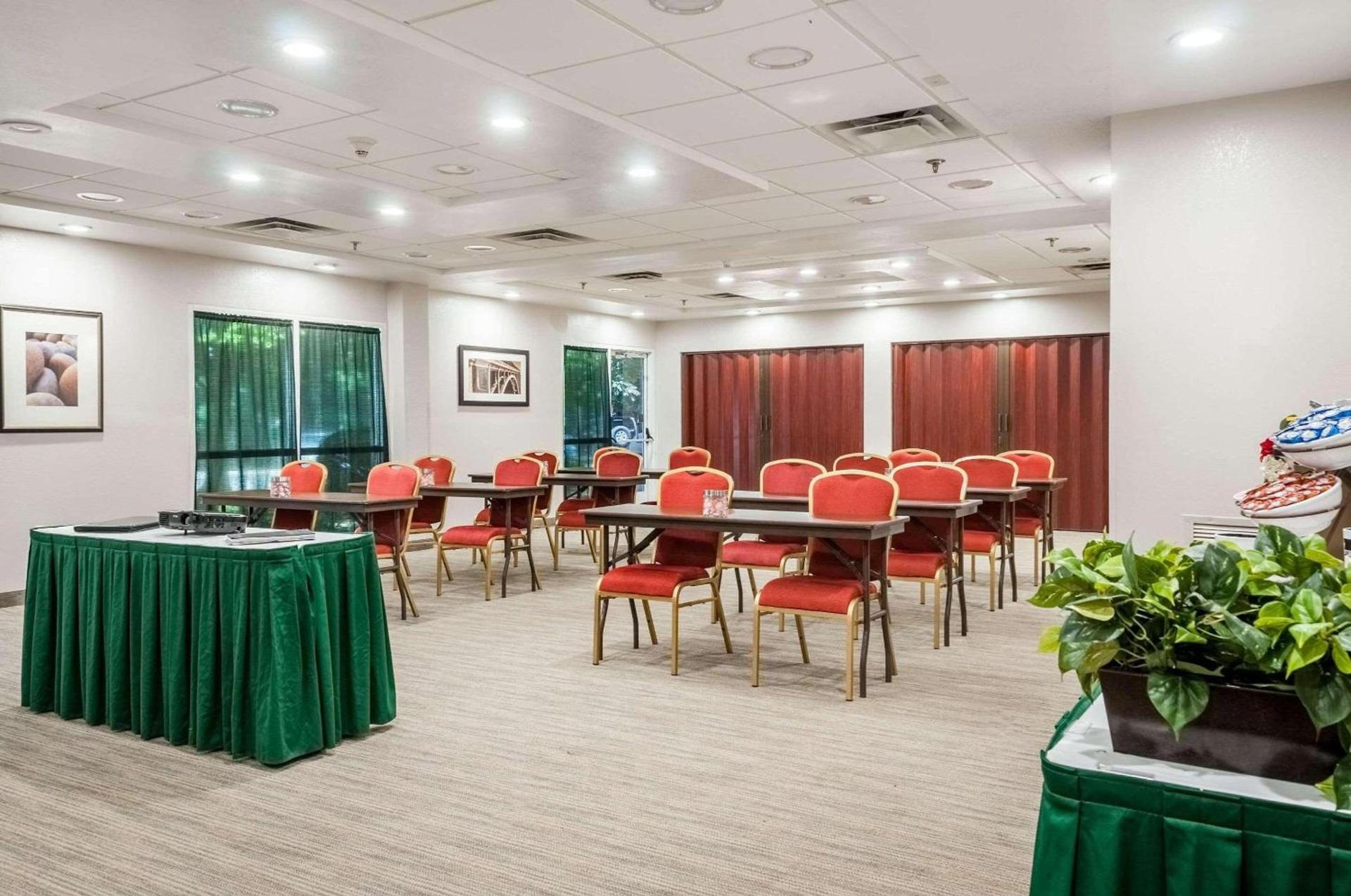 Country Inn & Suites by Radisson, Cookeville, TN photo 17