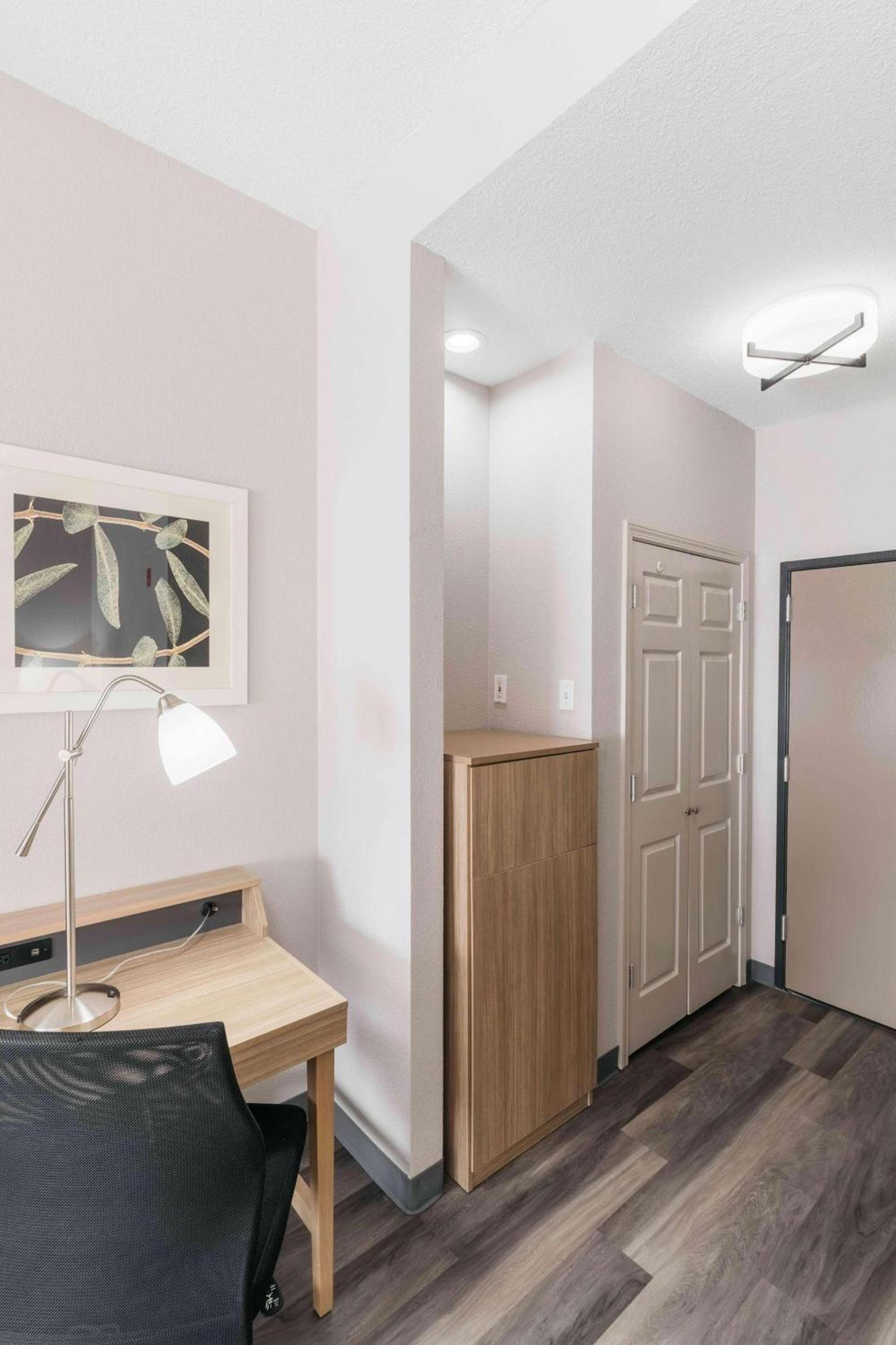 Townhome Inn & Suites by IHG photo 8