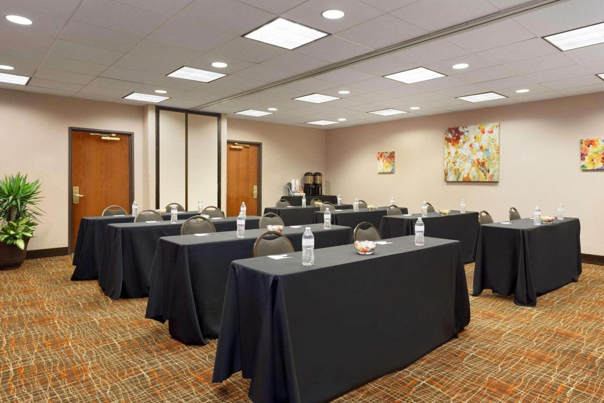 Townhome Inn & Suites by IHG photo 14