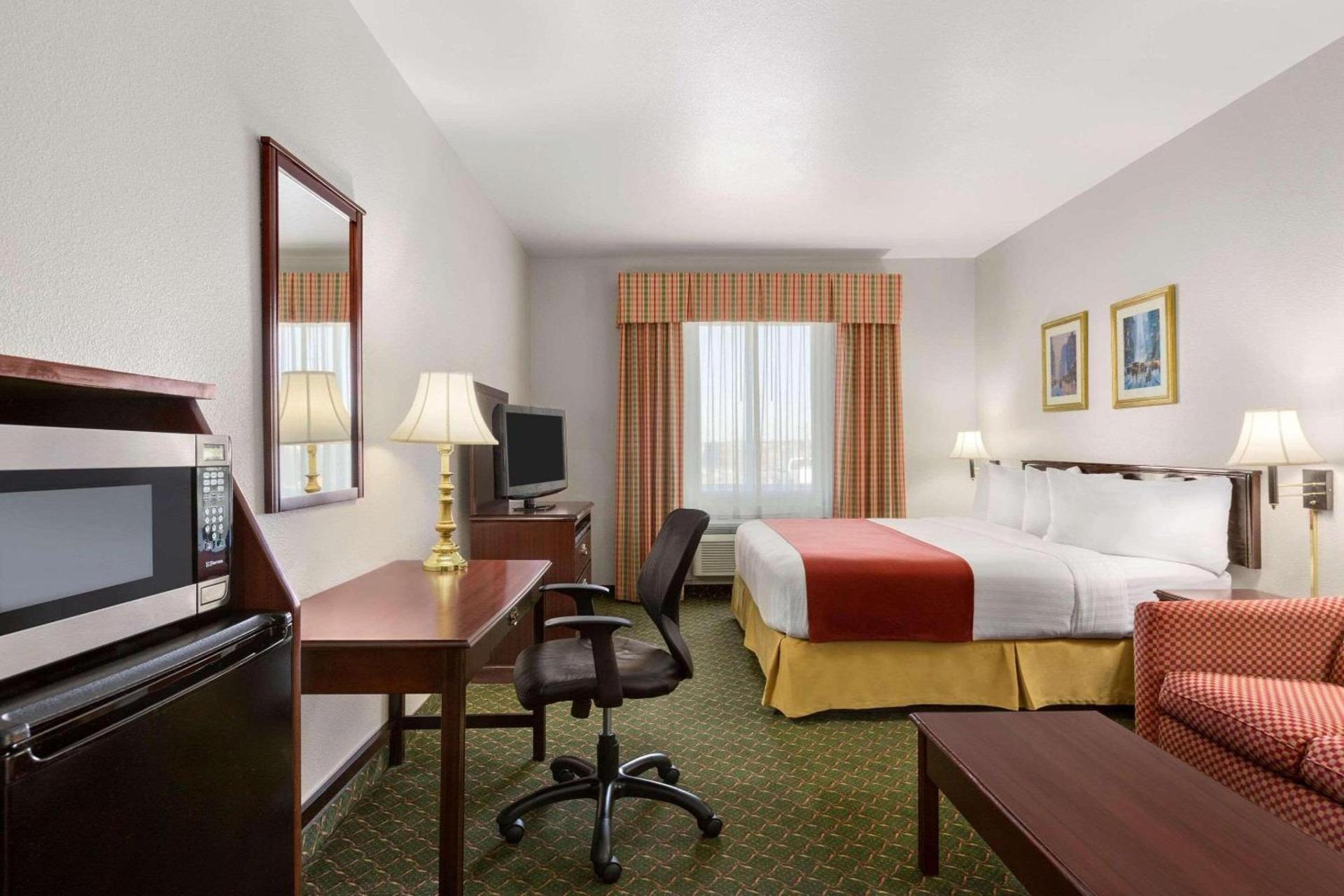 Country Inn & Suites by Radisson, Fort Worth West l-30 NAS JRB photo 6