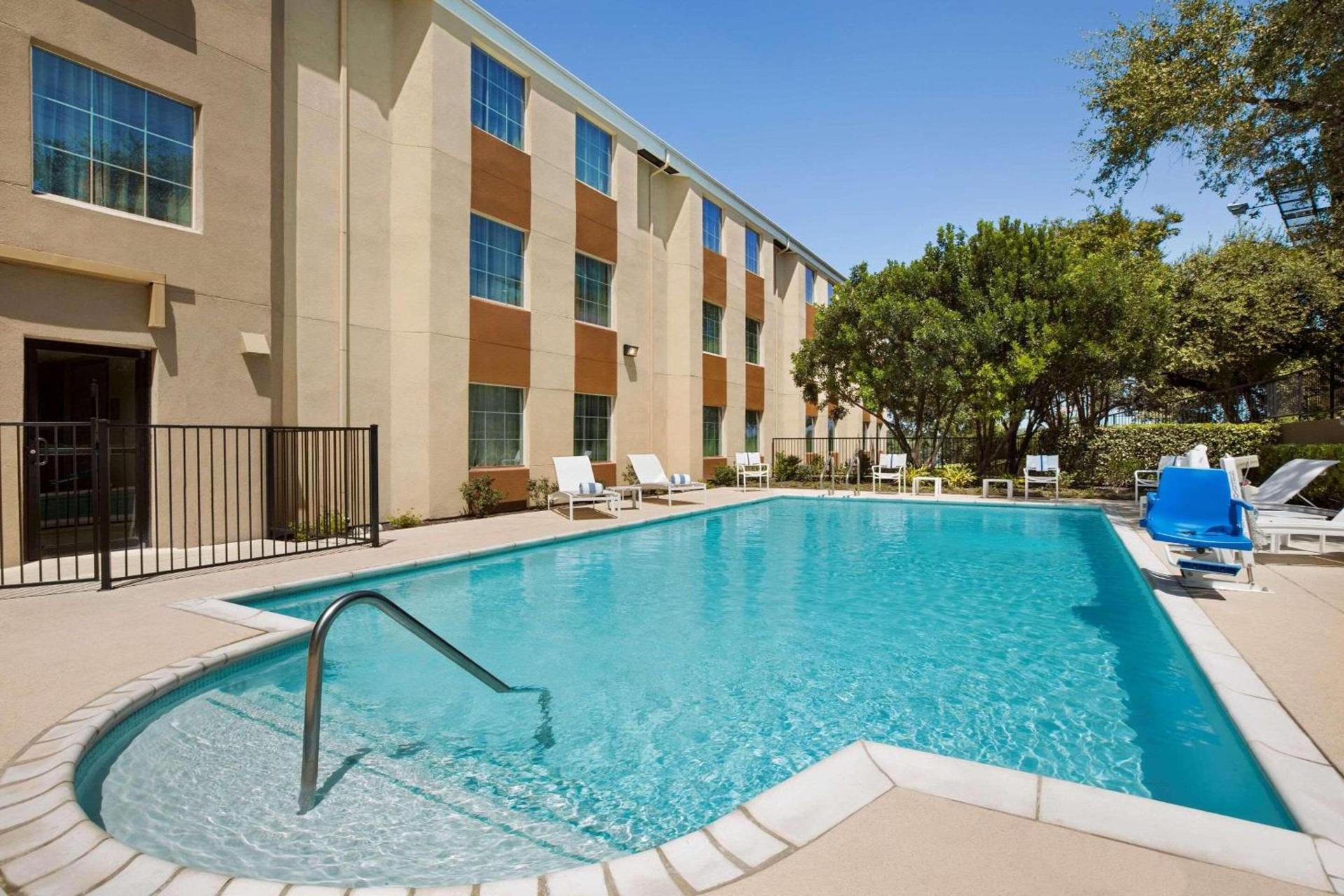 Country Inn & Suites by Radisson, San Antonio Medical Center, TX photo 10
