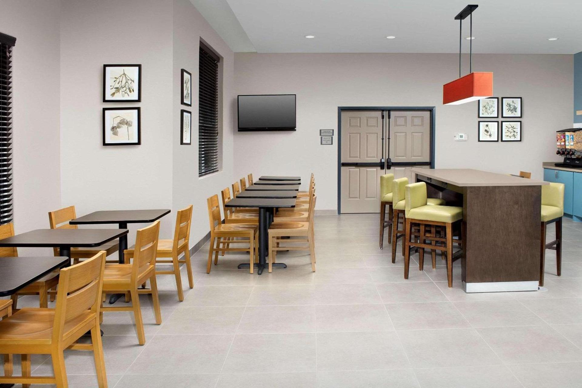 Country Inn & Suites by Radisson, Humble IAH East photo 13
