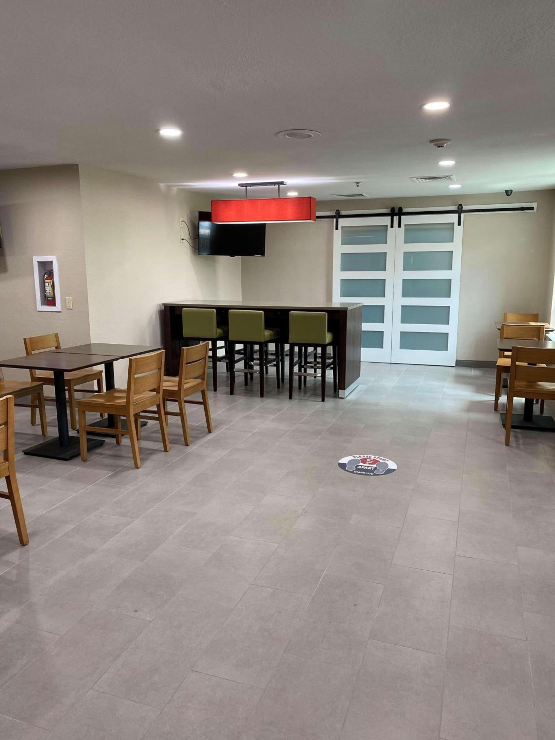 Country Inn & Suites by Radisson, Fort Worth, TX photo 35