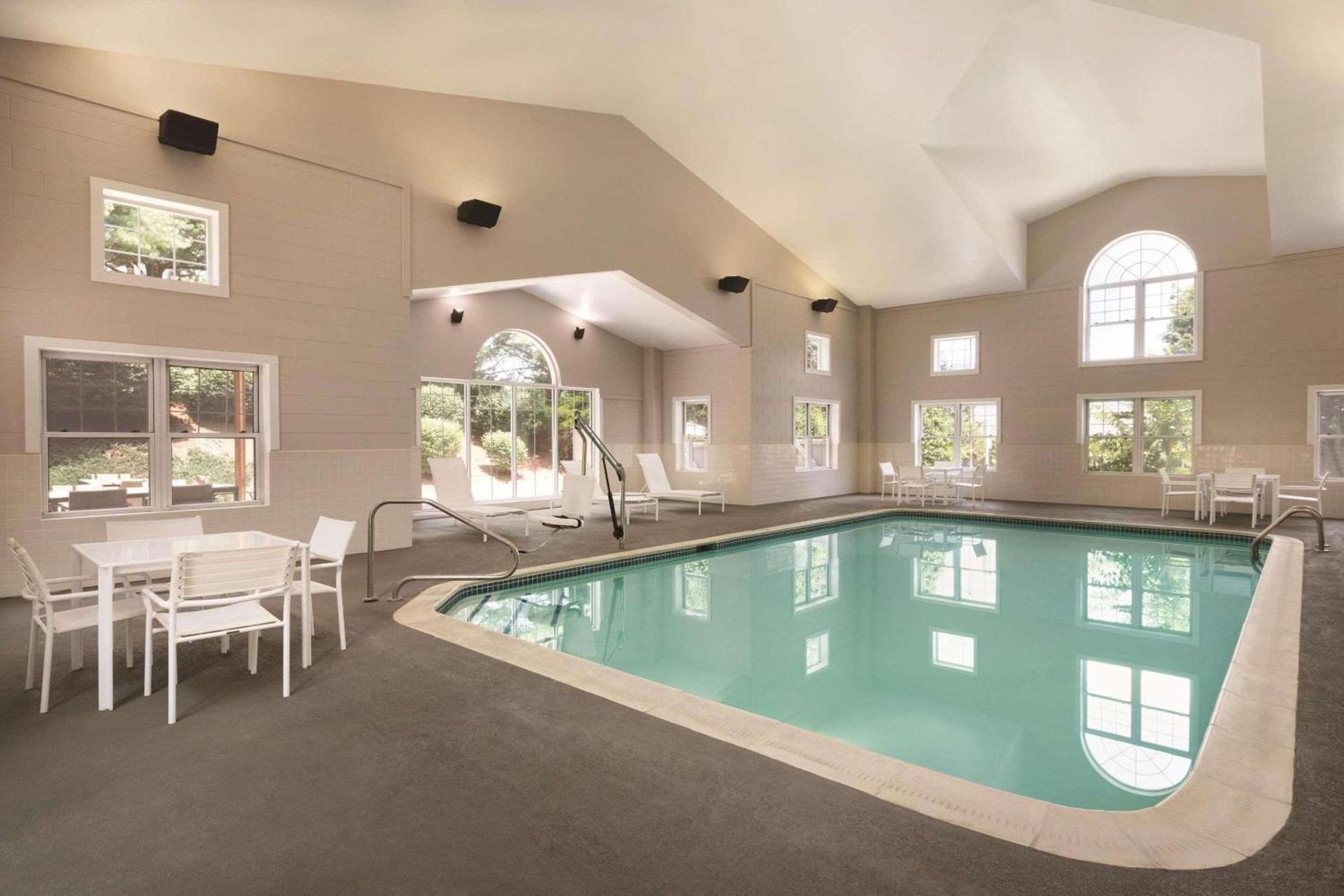 Country Inn & Suites by Radisson, Roanoke, VA photo 11