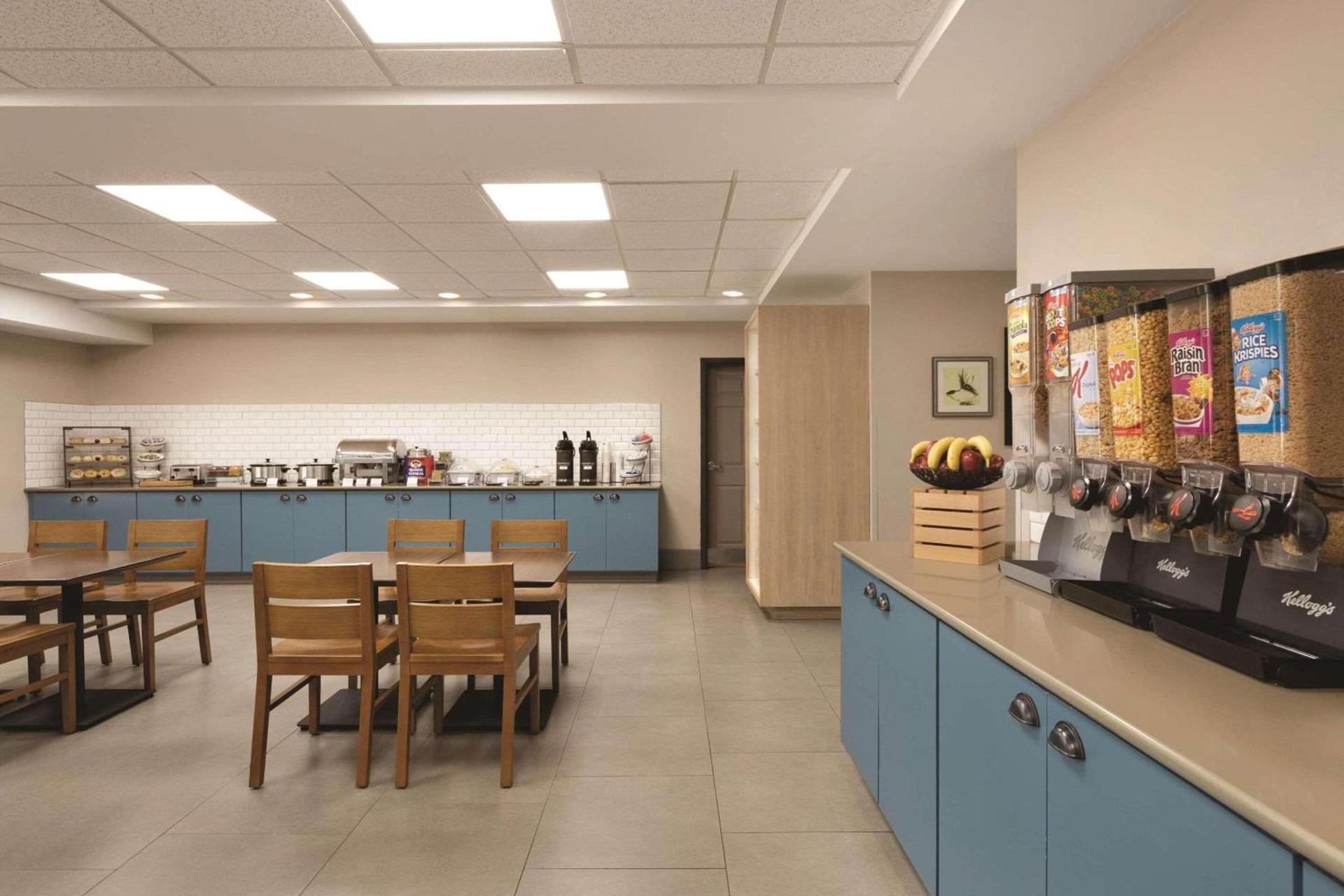 Country Inn & Suites by Radisson, Roanoke, VA photo 15