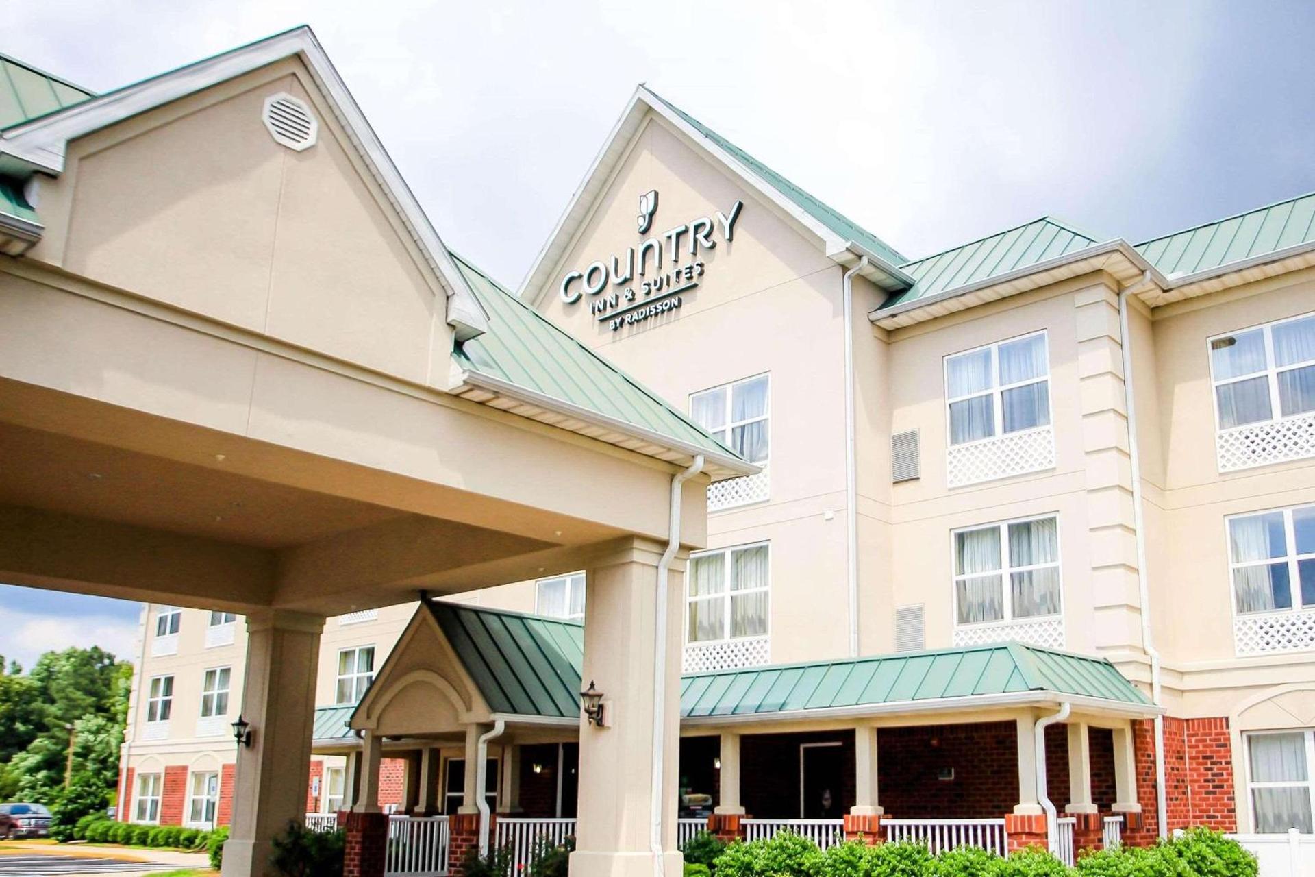 Country Inn & Suites by Radisson, Chester, VA photo 2