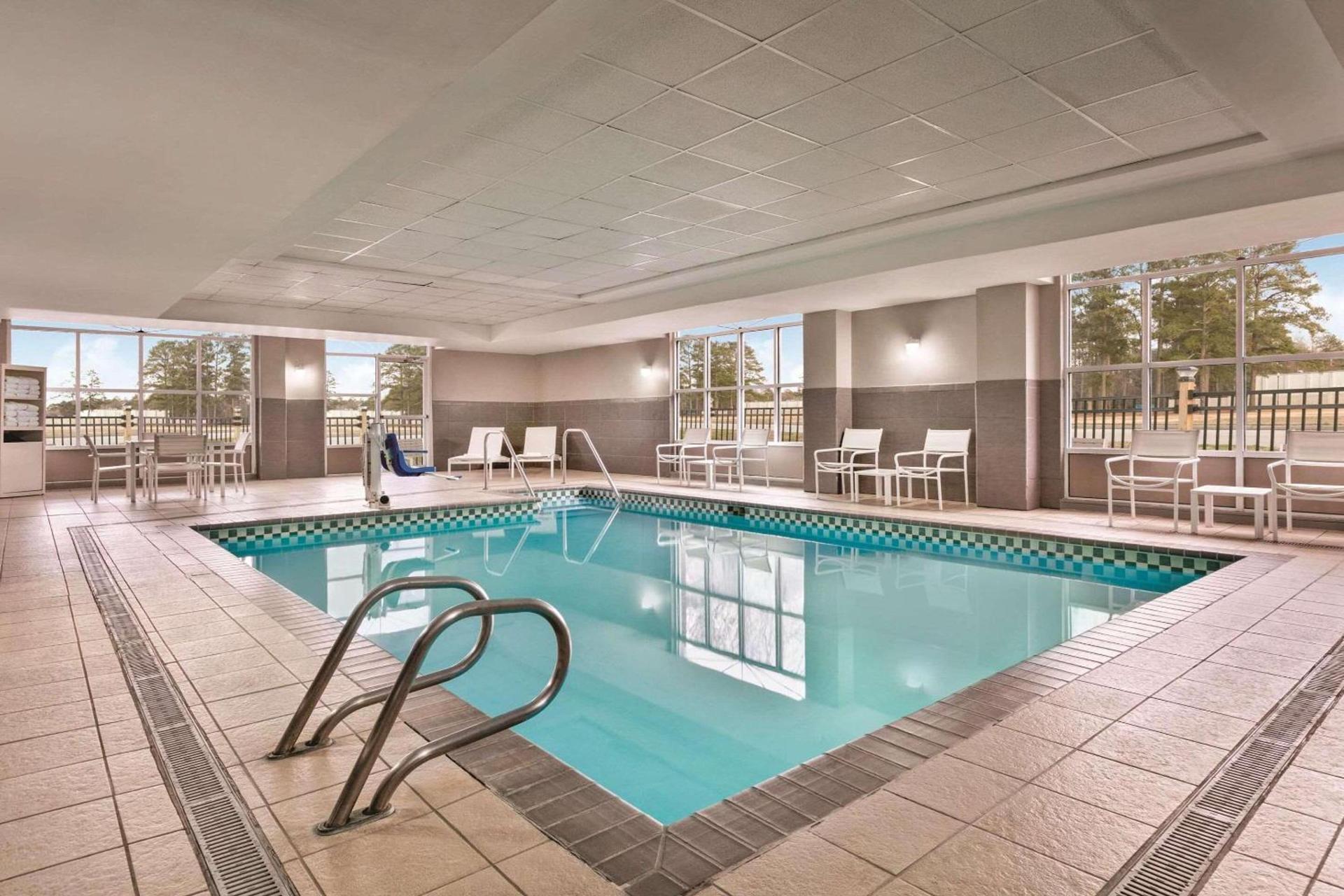Country Inn & Suites by Radisson, Petersburg, VA photo 10