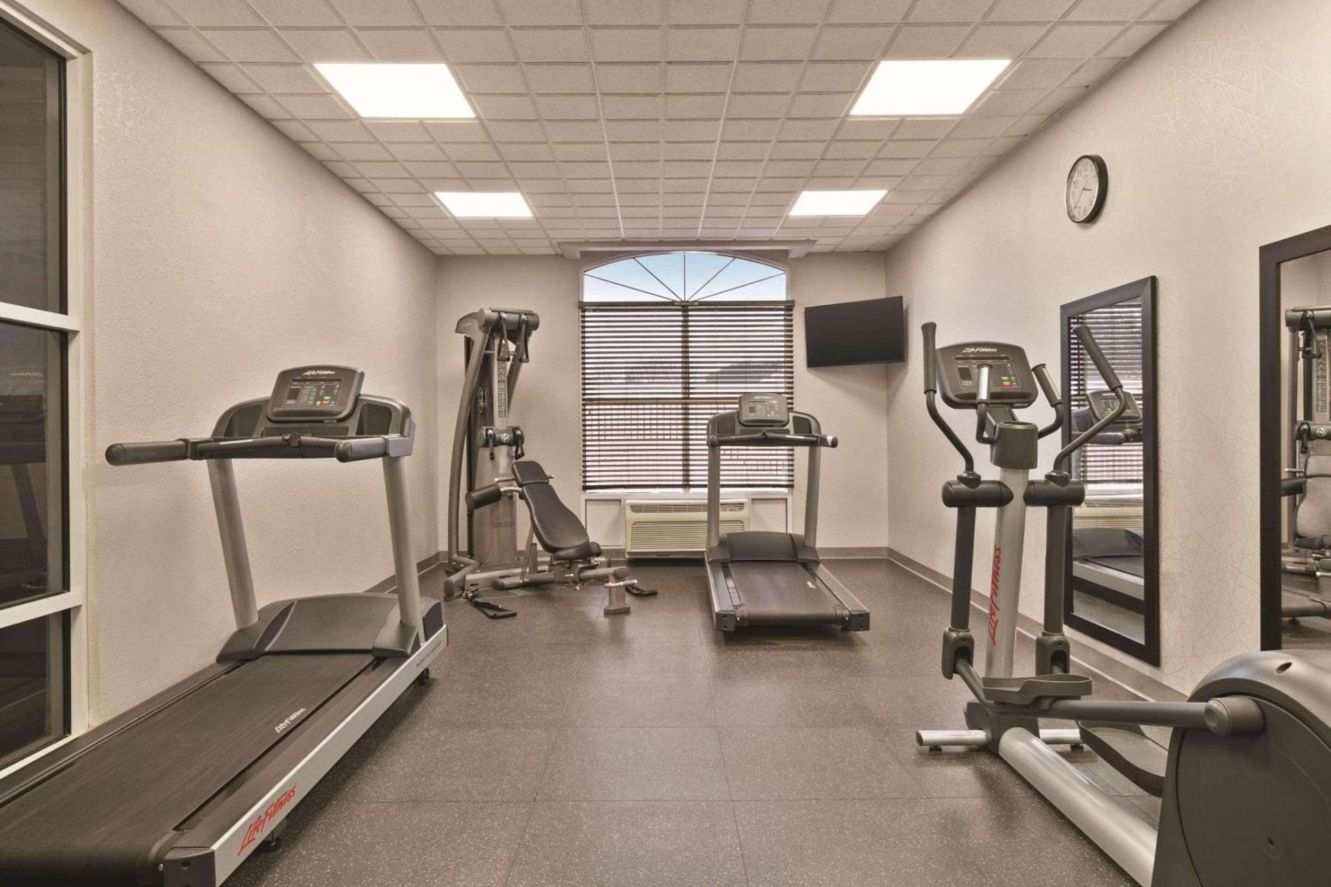 Country Inn & Suites by Radisson, Petersburg, VA photo 11