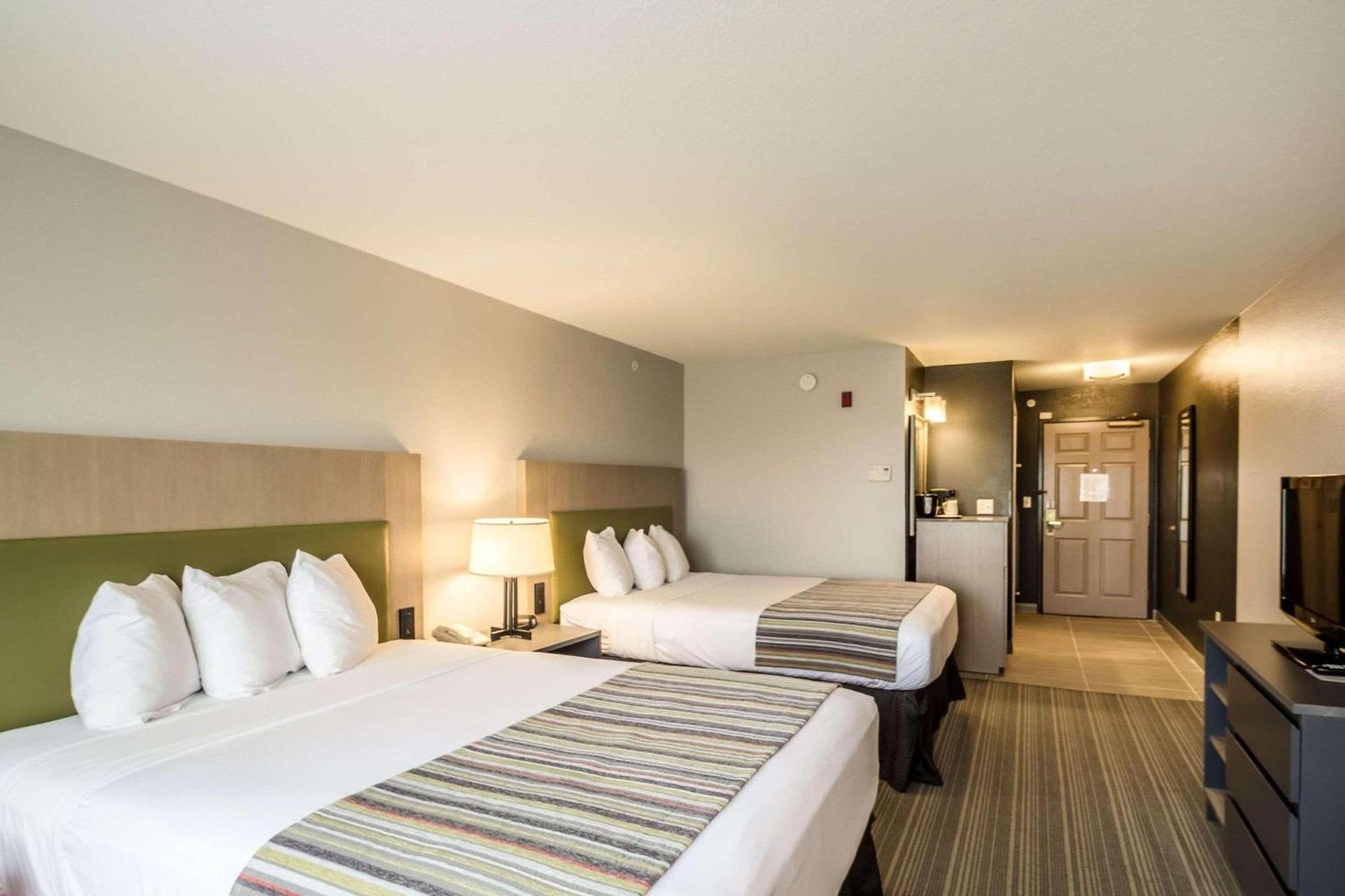 Country Inn & Suites by Radisson, Fond du Lac, WI photo 9