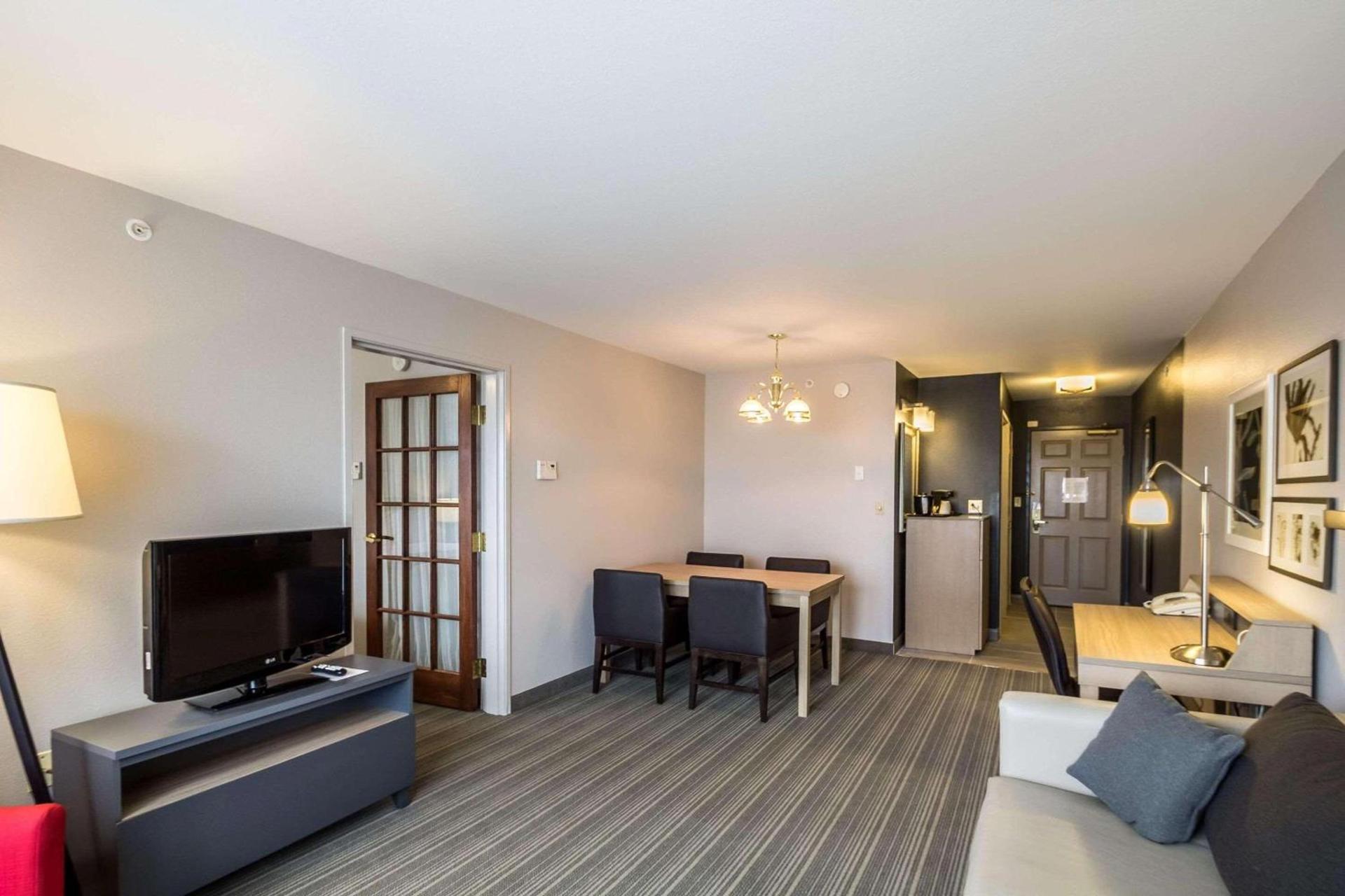 Country Inn & Suites by Radisson, Fond du Lac, WI photo 13
