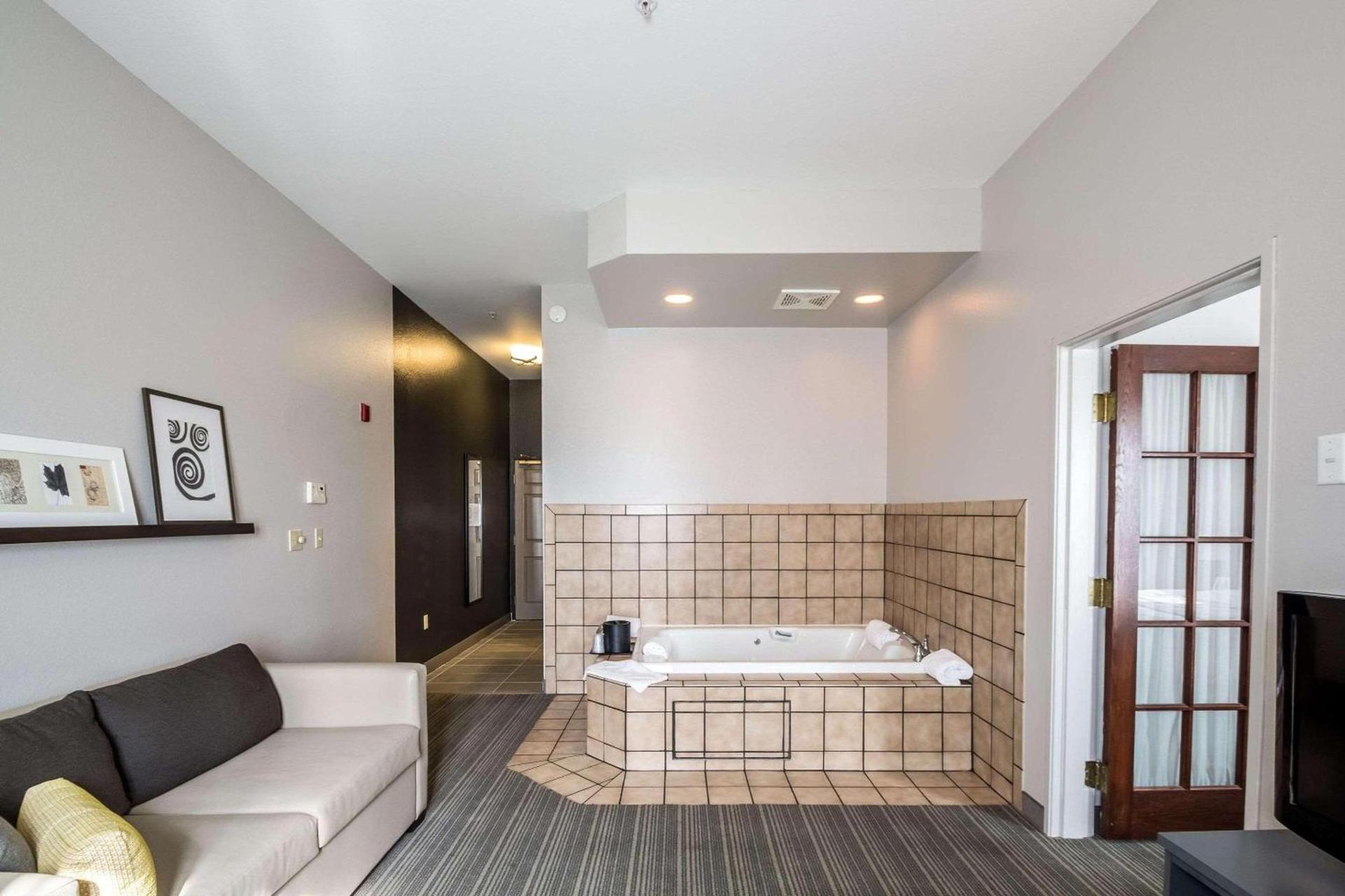 Country Inn & Suites by Radisson, Fond du Lac, WI photo 14